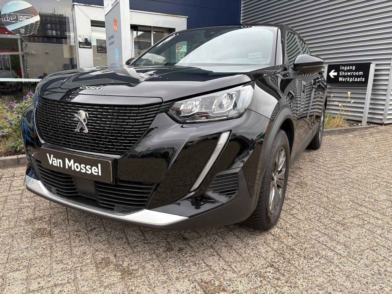 Peugeot-e-2008-image-2