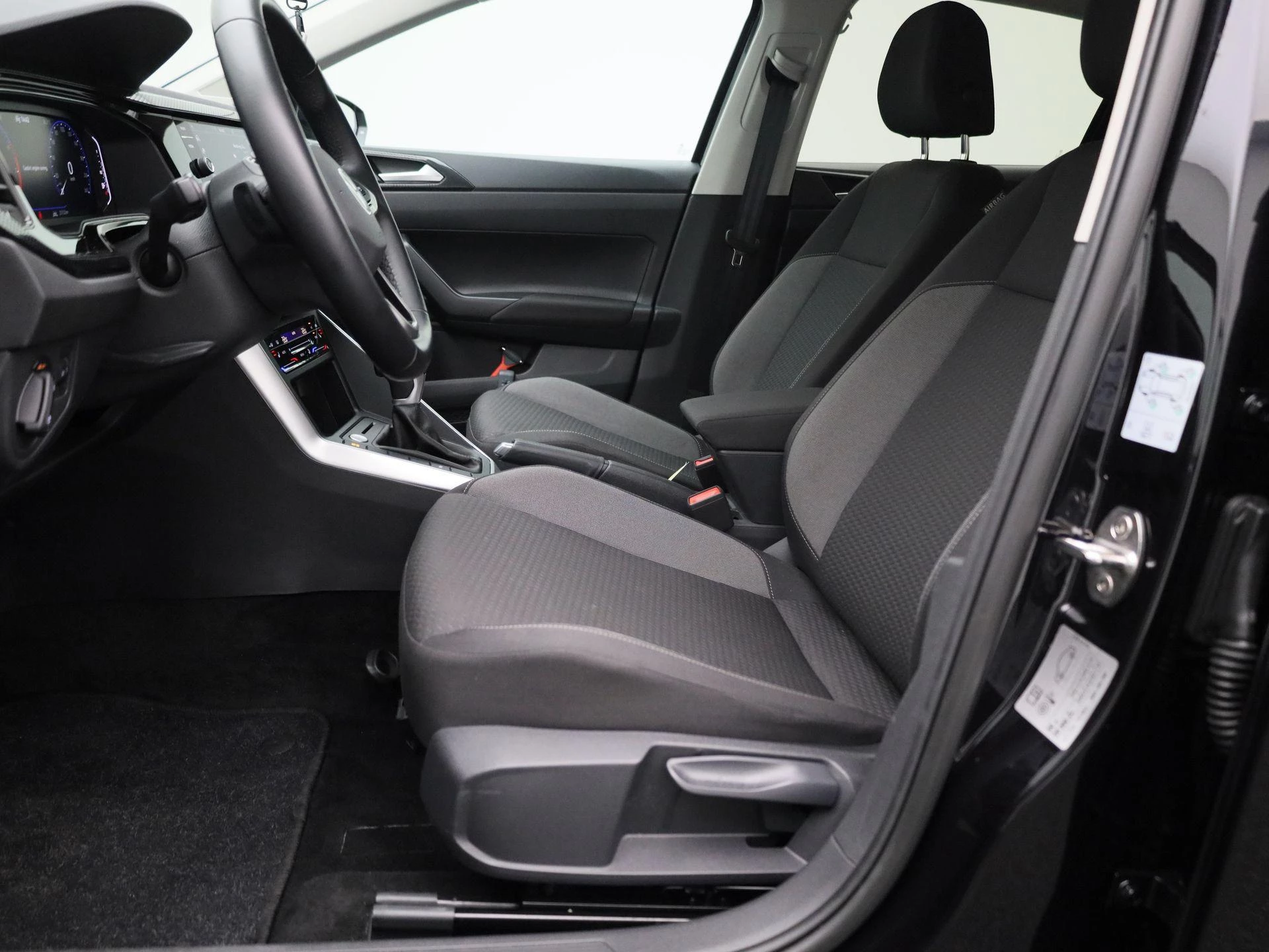 Volkswagen-Polo-image-7