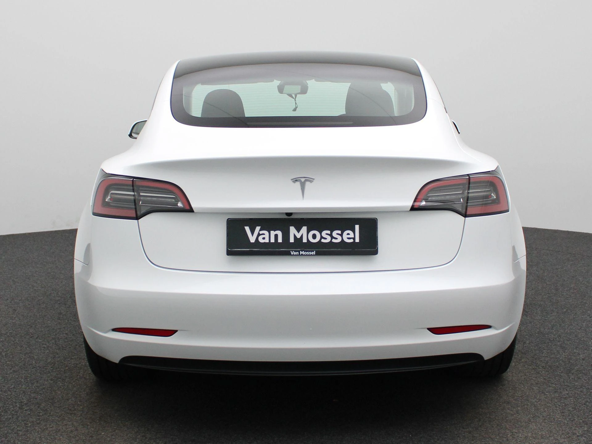 Tesla-Model 3-image-6