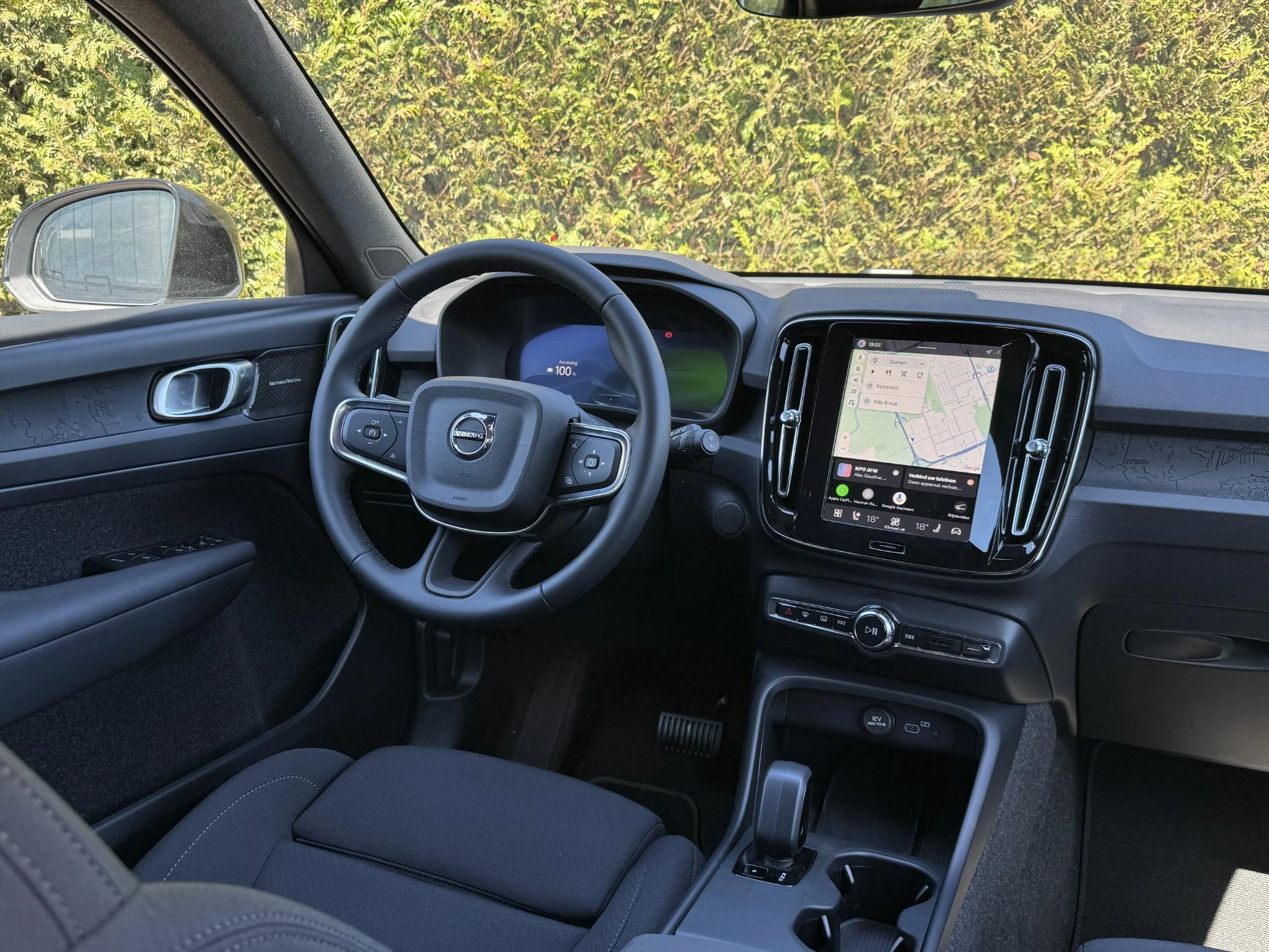 Volvo-EX40-image-2