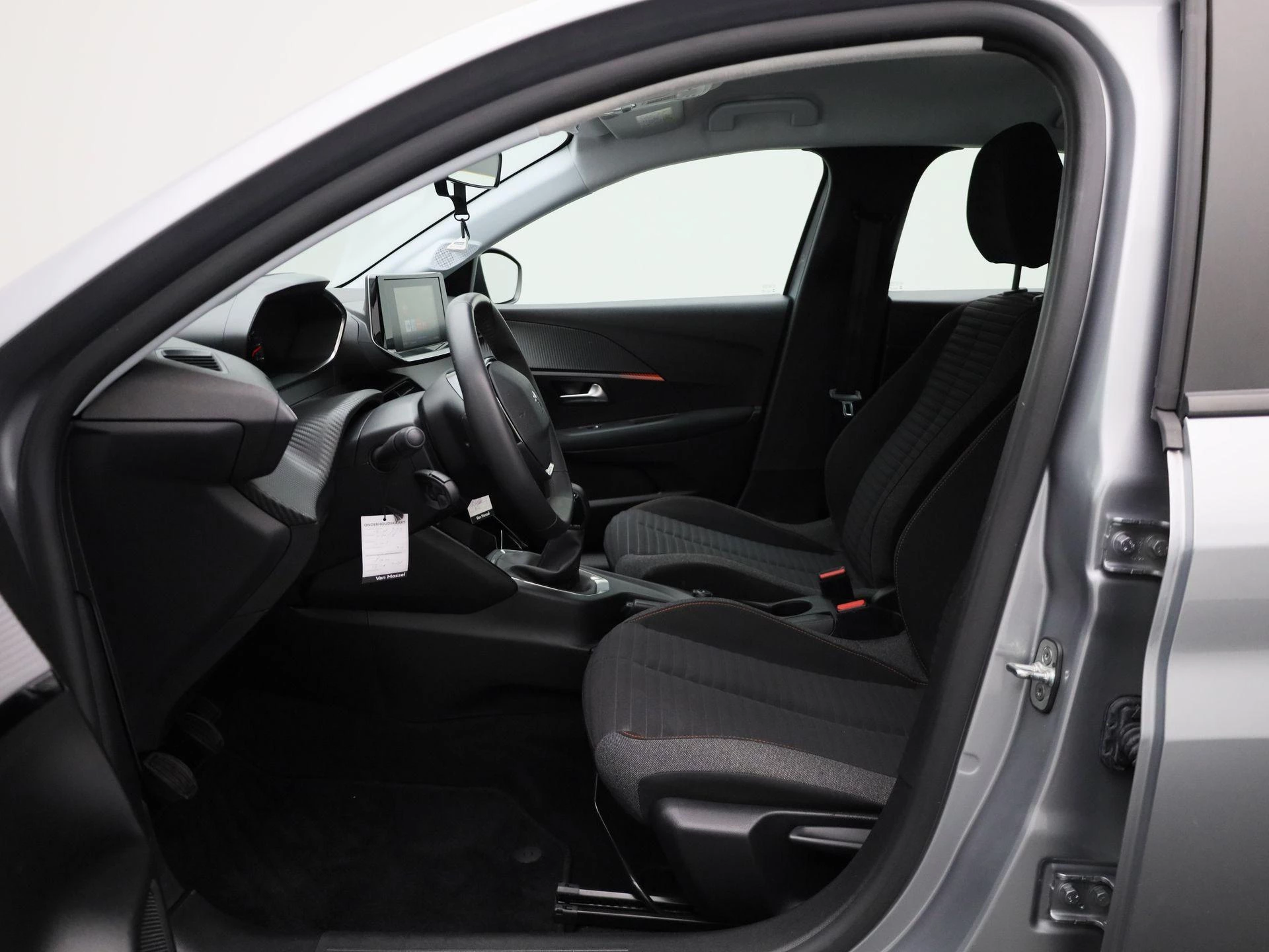 Peugeot-208-image-8