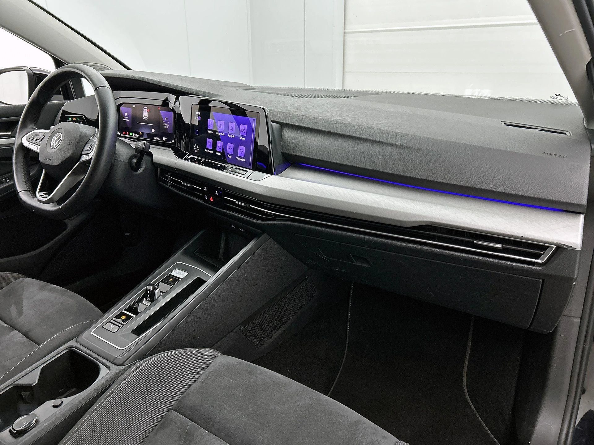 Volkswagen-Golf-image-19