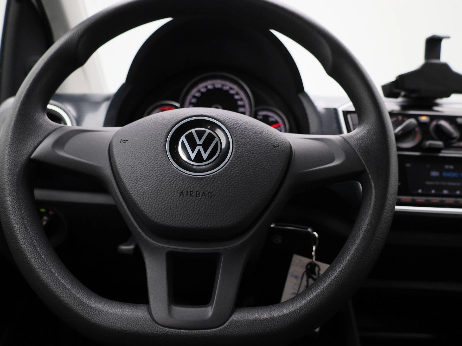Volkswagen-up!-image-6