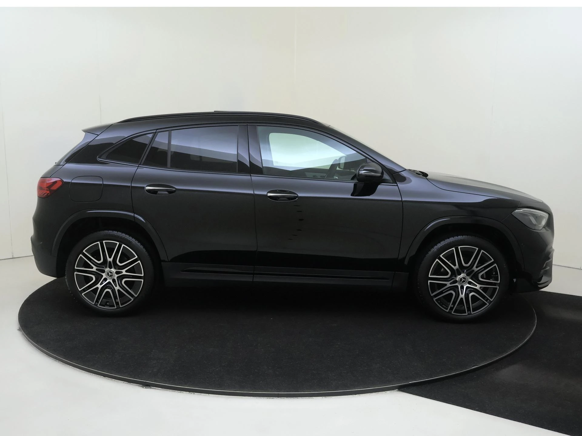 Mercedes-Benz GLA 250 e 140 Years Edition