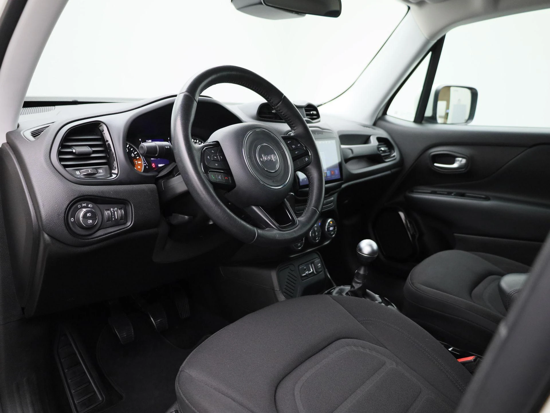 Jeep-Renegade-image-27