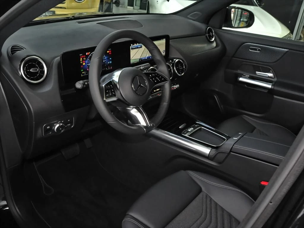 Mercedes-Benz-GLA 200 d-image-8