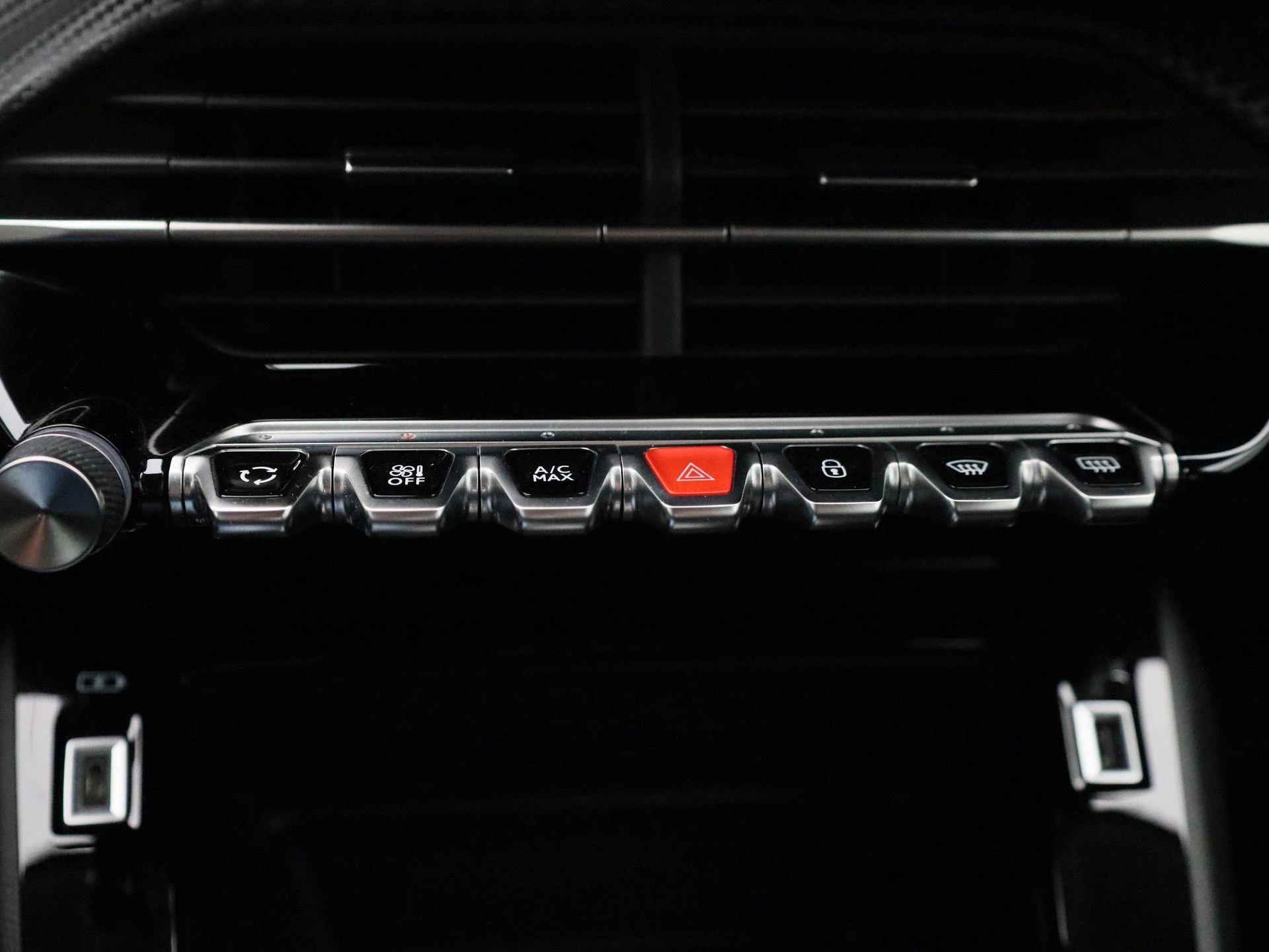 Peugeot-e-208-image-22