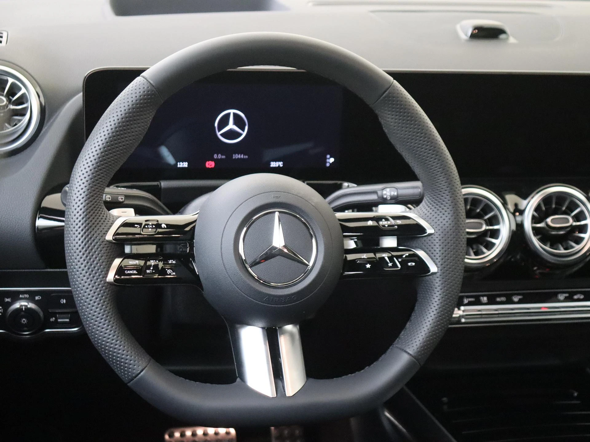 Mercedes-Benz-GLA-image-9