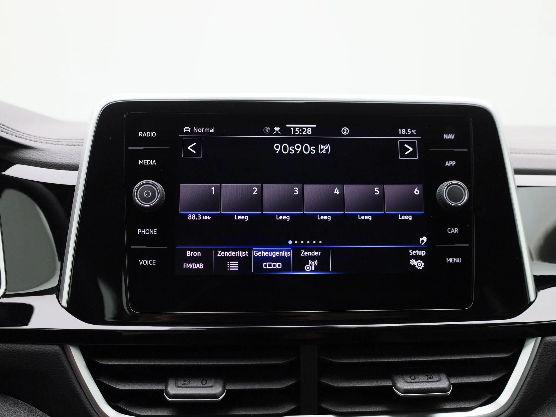 Volkswagen-T-Roc-image-20