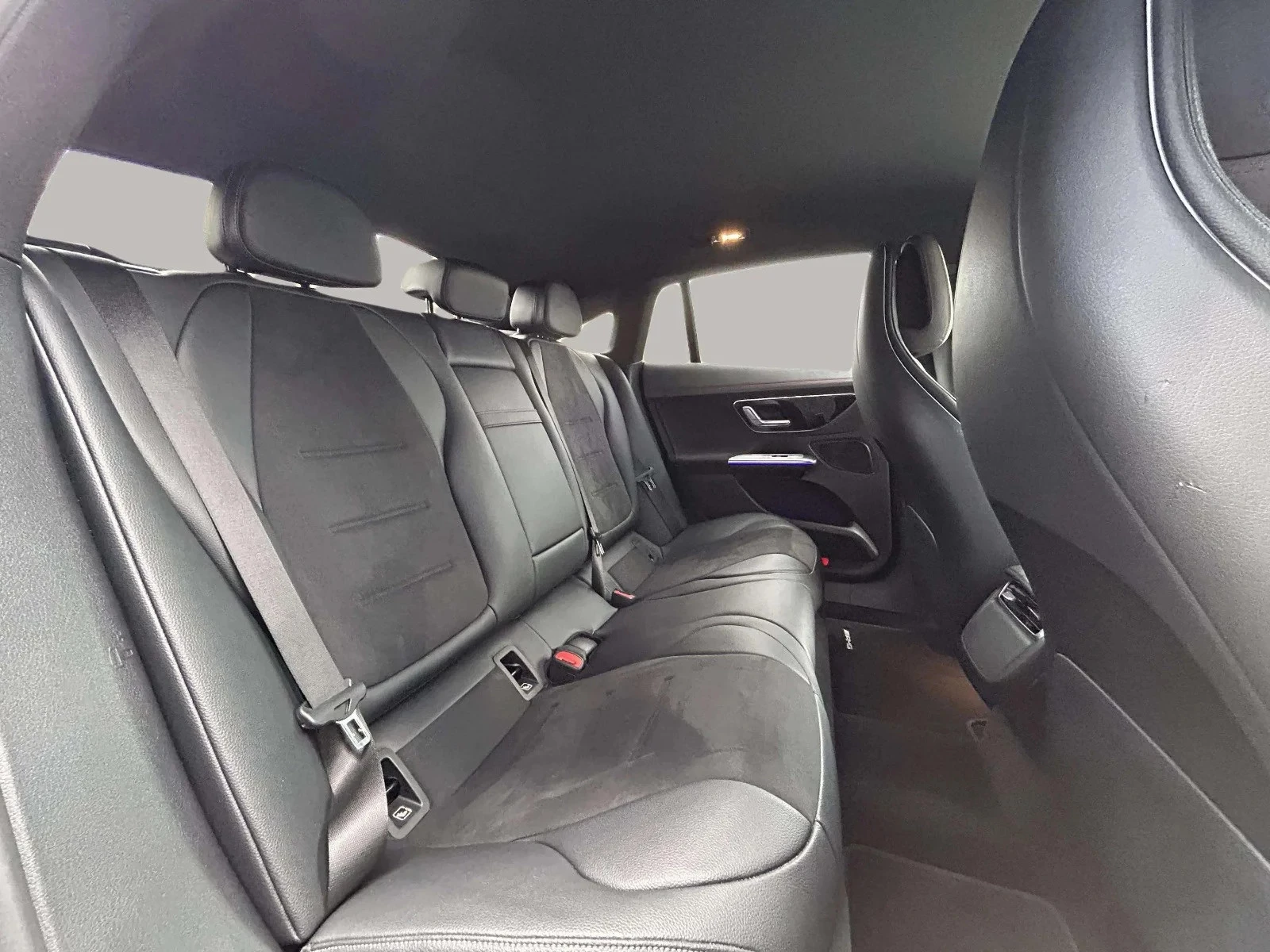 Mercedes-Benz-EQE-image-15