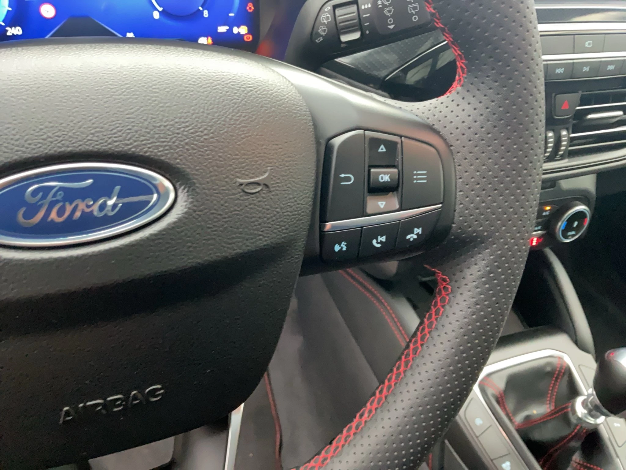 Ford Kuga ST-Line X | ACC | PANO | AHK | KAMERA