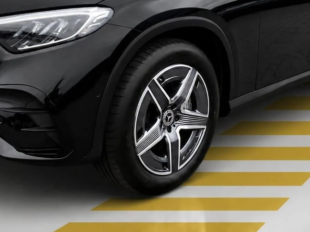 Mercedes-Benz-GLC 300 d-image-5