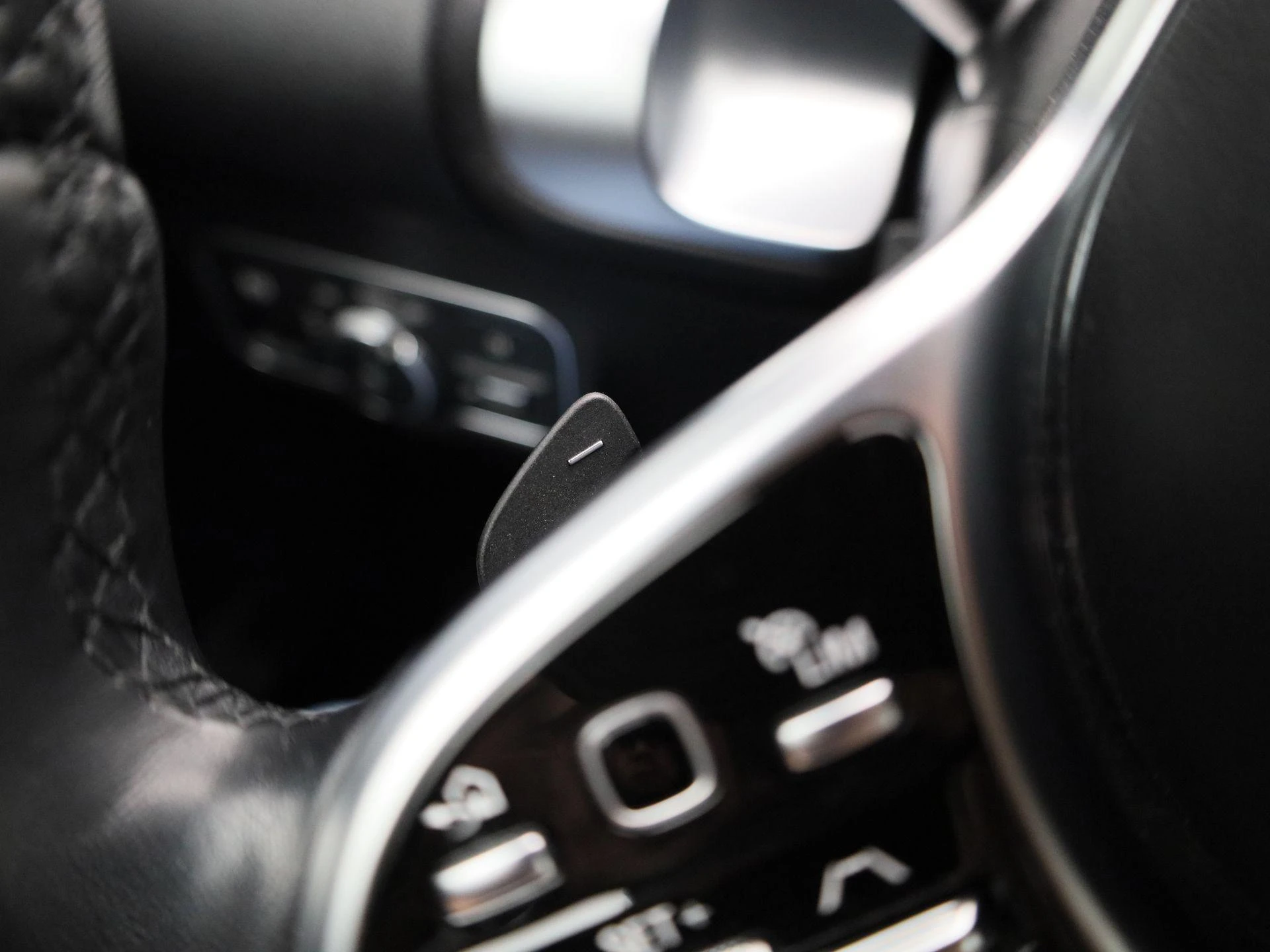 Mercedes-Benz-EQB-image-31