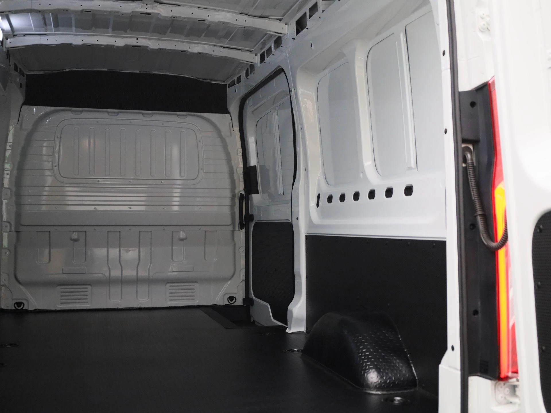 Maxus eDeliver9 L3H2 Business DEAL 89 kWh