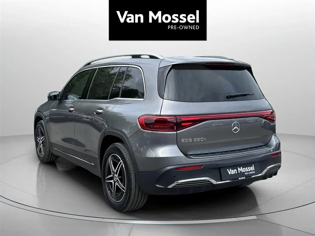 Mercedes-Benz-EQB-image-6