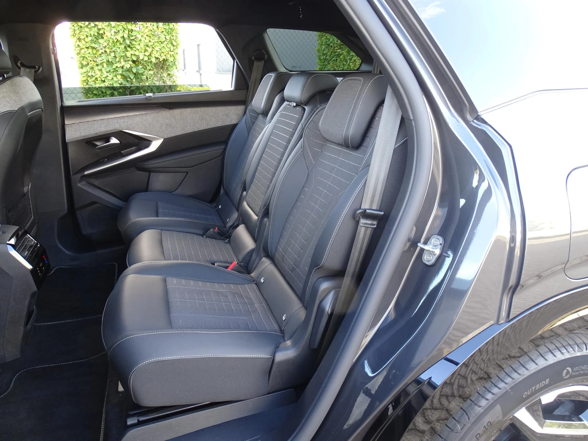 Peugeot-e-5008-image-14