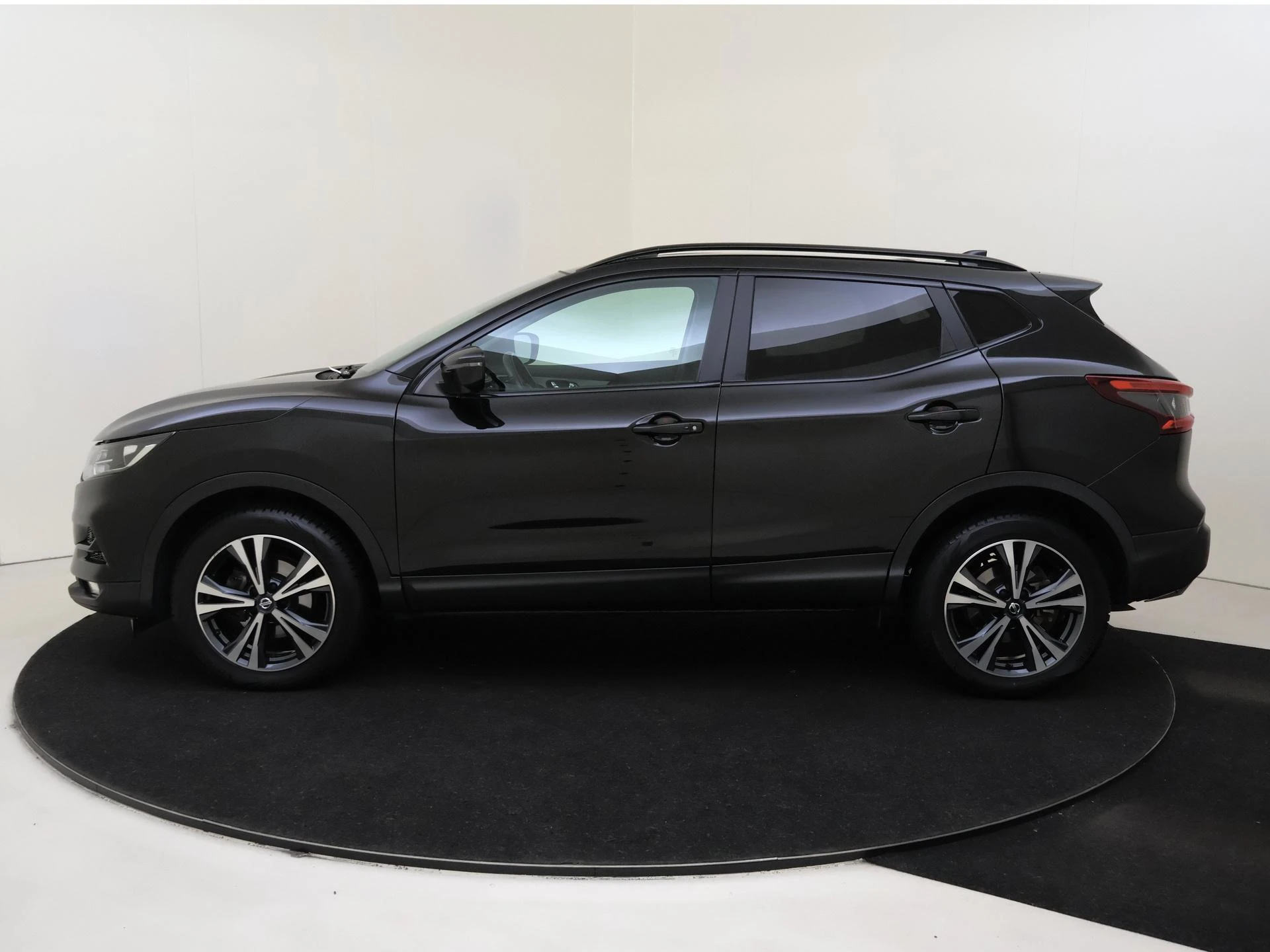 Nissan-QASHQAI-image-7