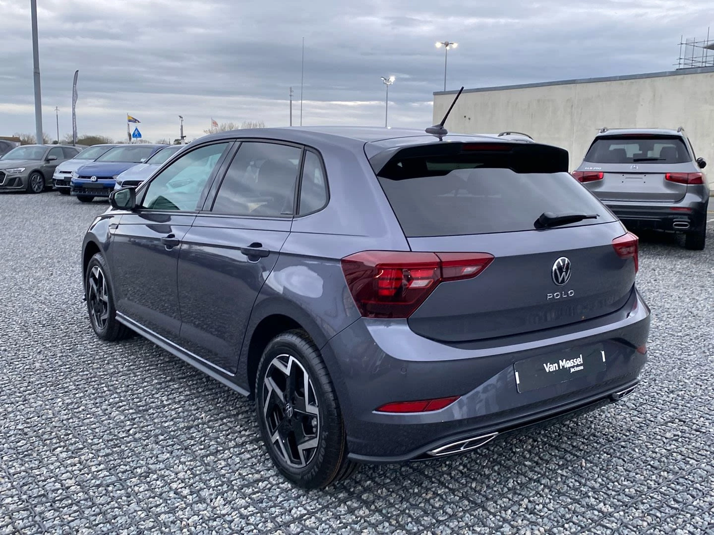 Volkswagen-Polo-image-2