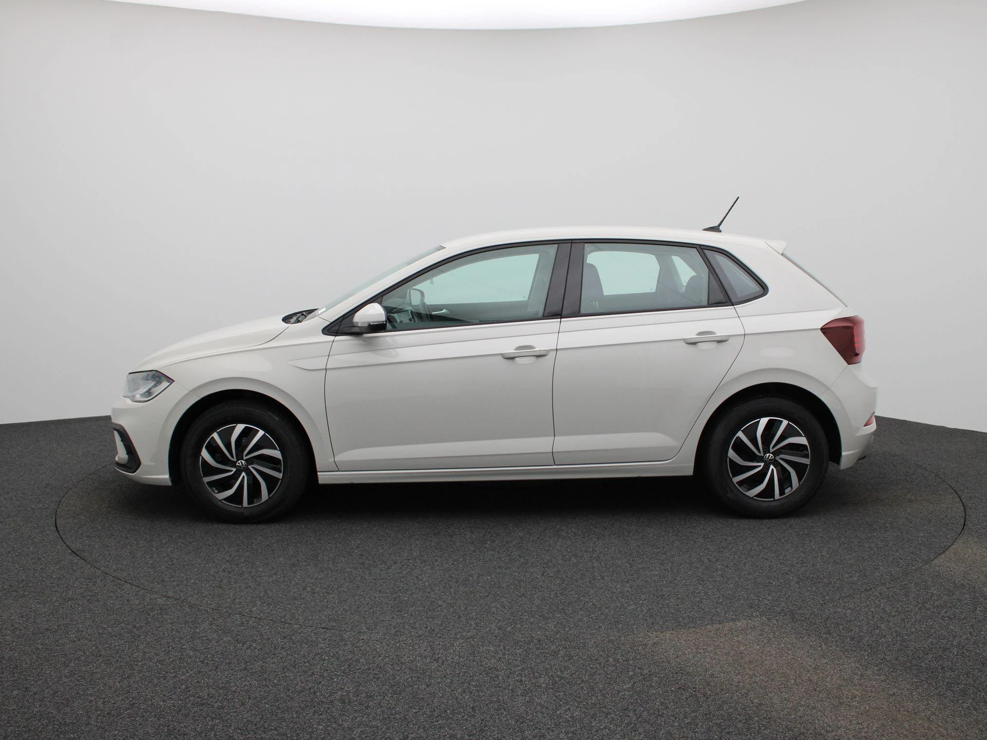 Volkswagen-Polo-image-3
