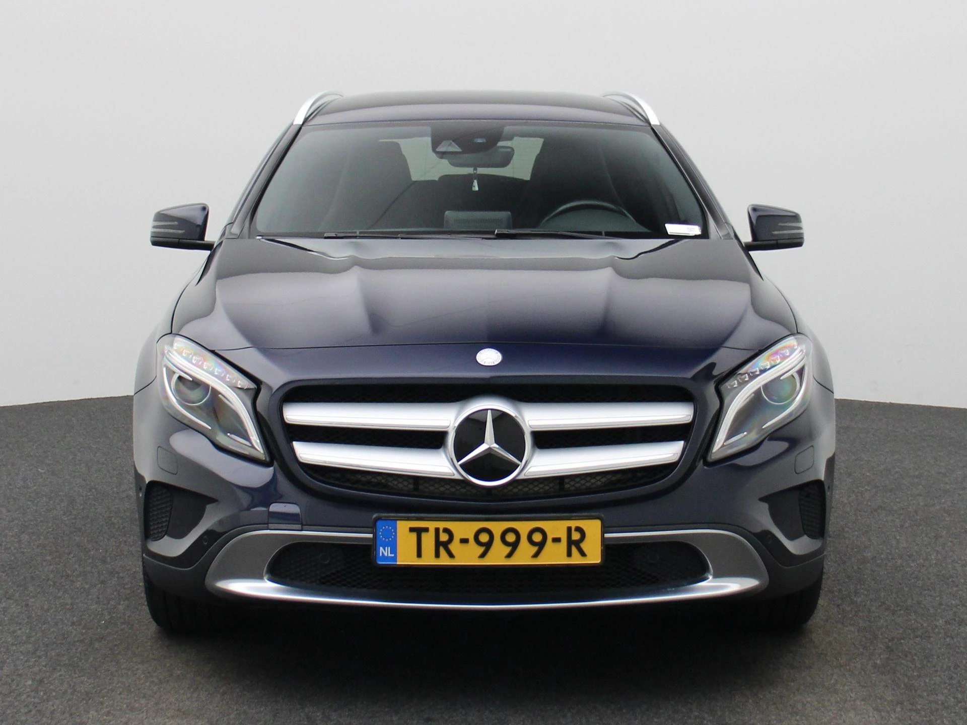 Mercedes-Benz-GLA-image-2