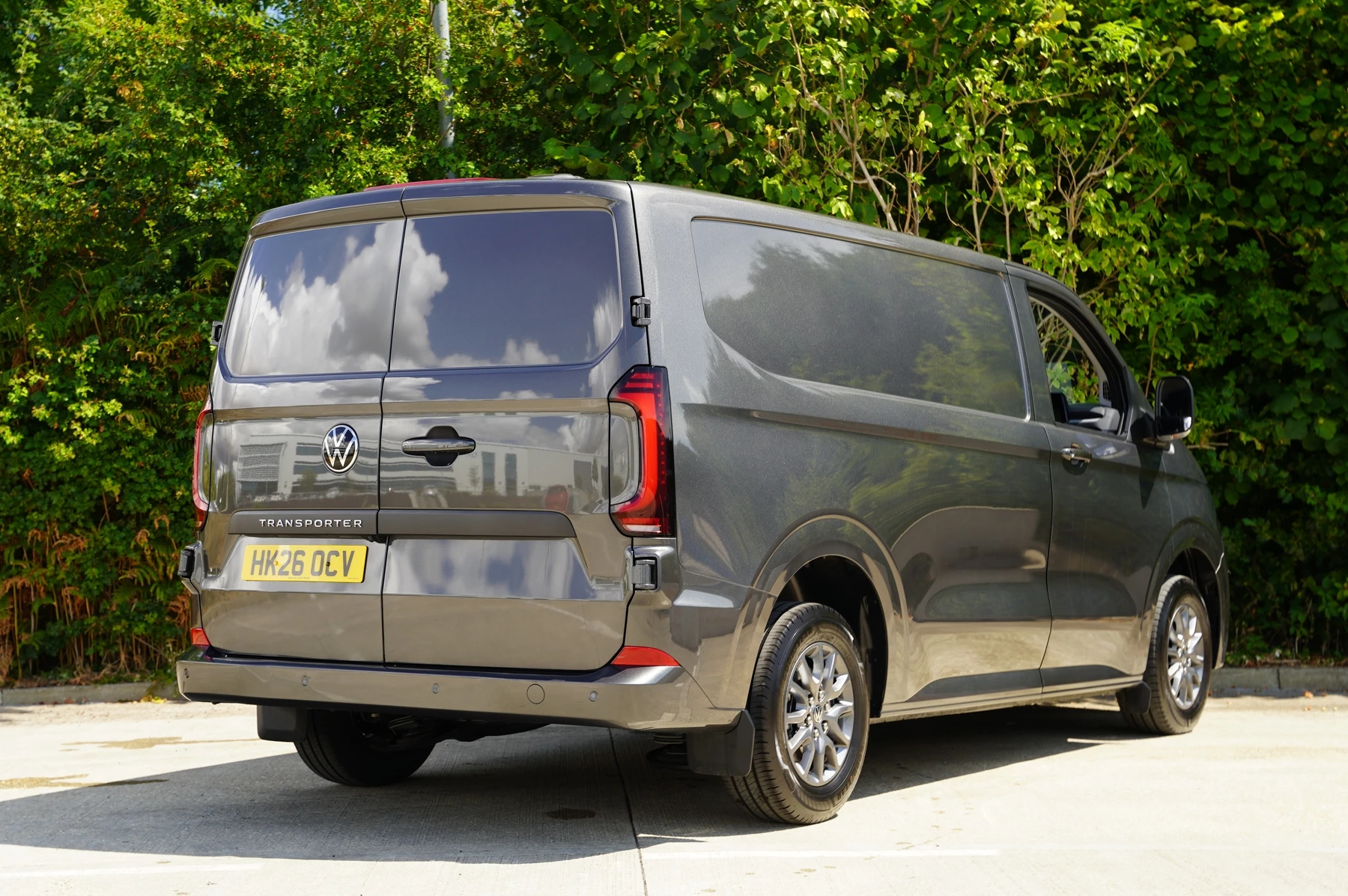 Volkswagen-Transporter-image-11