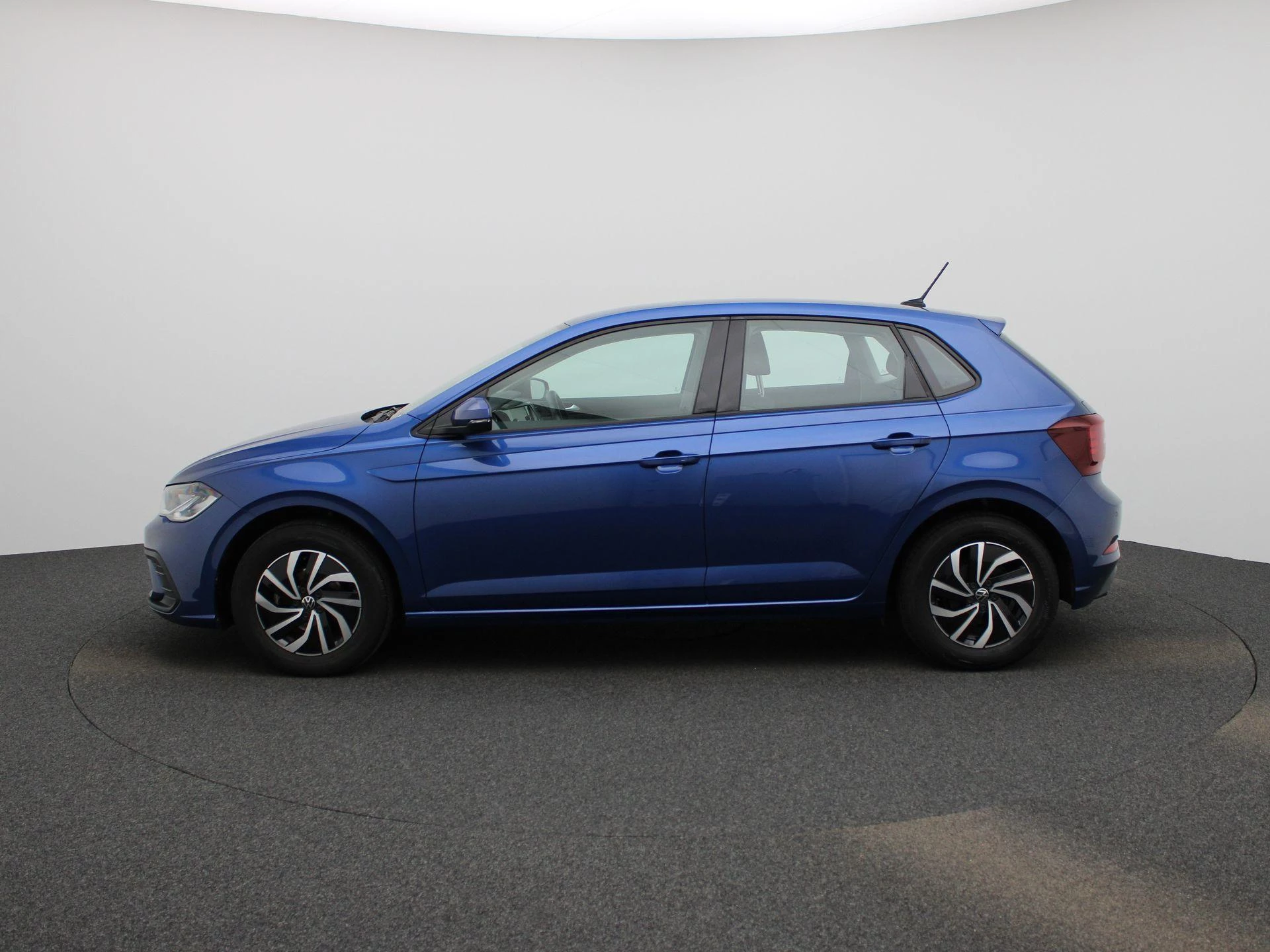 Volkswagen-Polo-image-3
