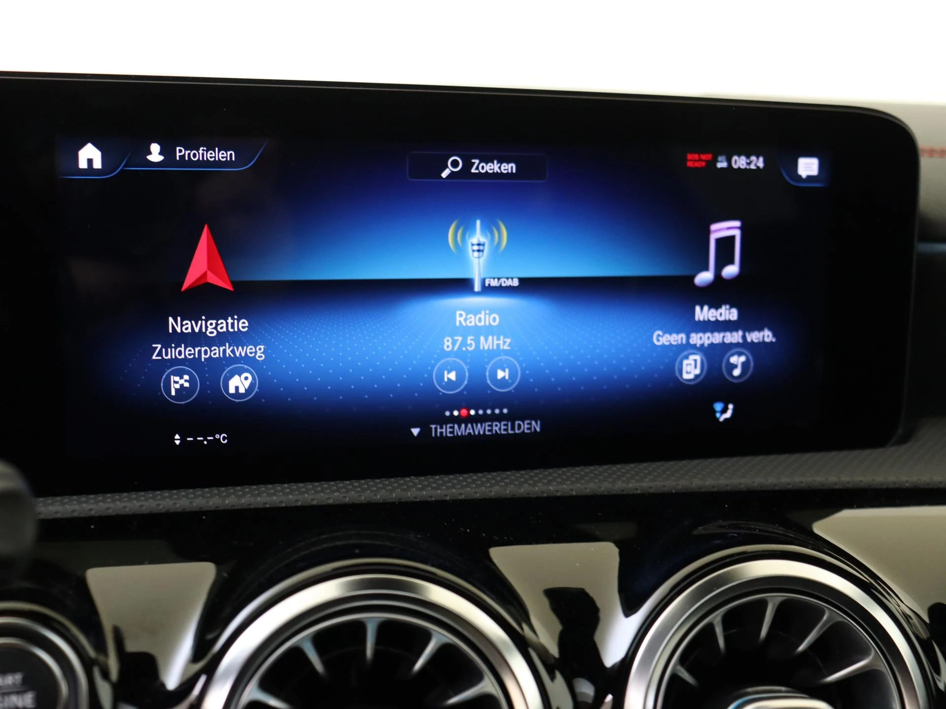 Mercedes-Benz-CLA-image-16