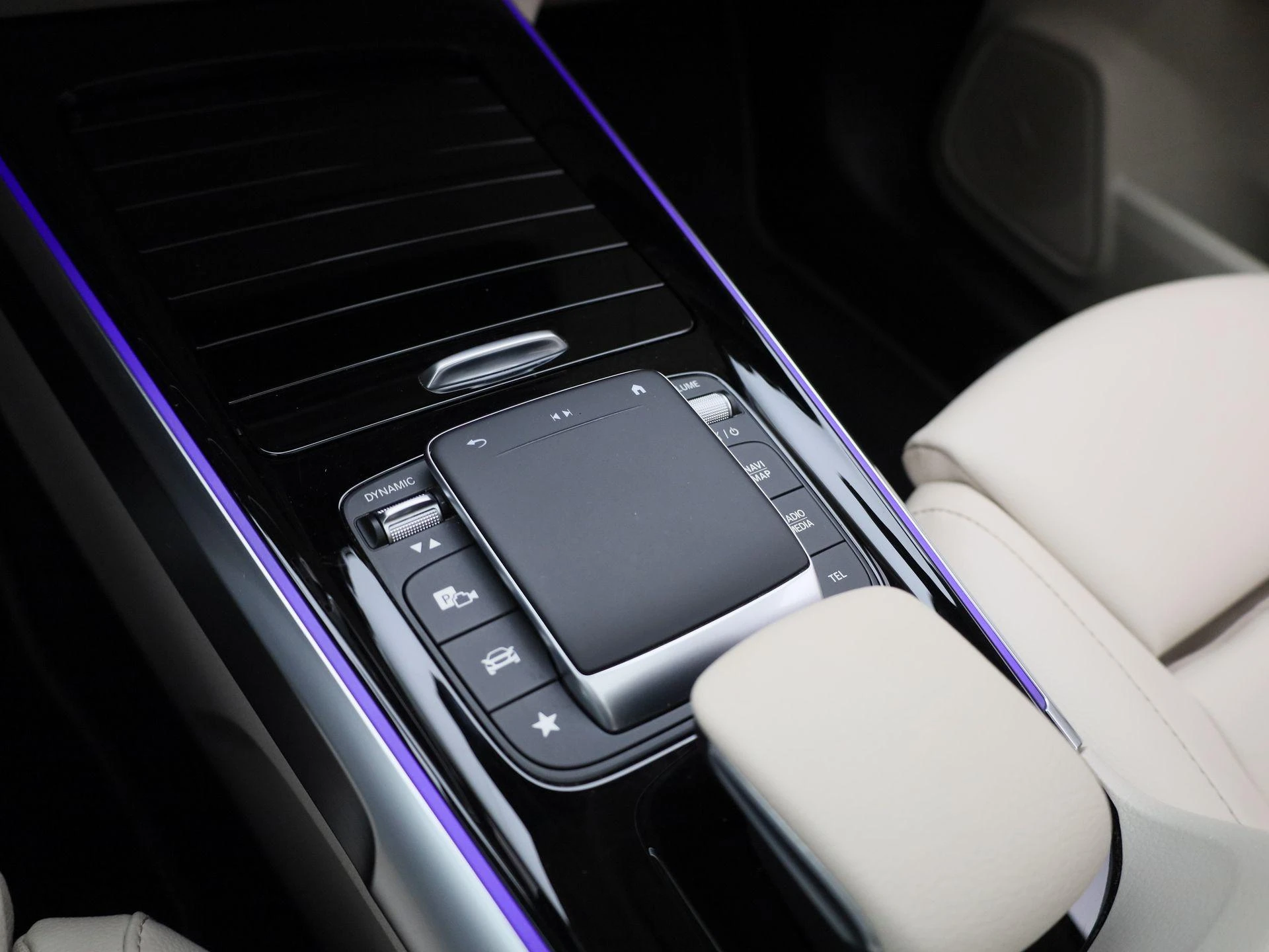 Mercedes-Benz-GLB-image-29