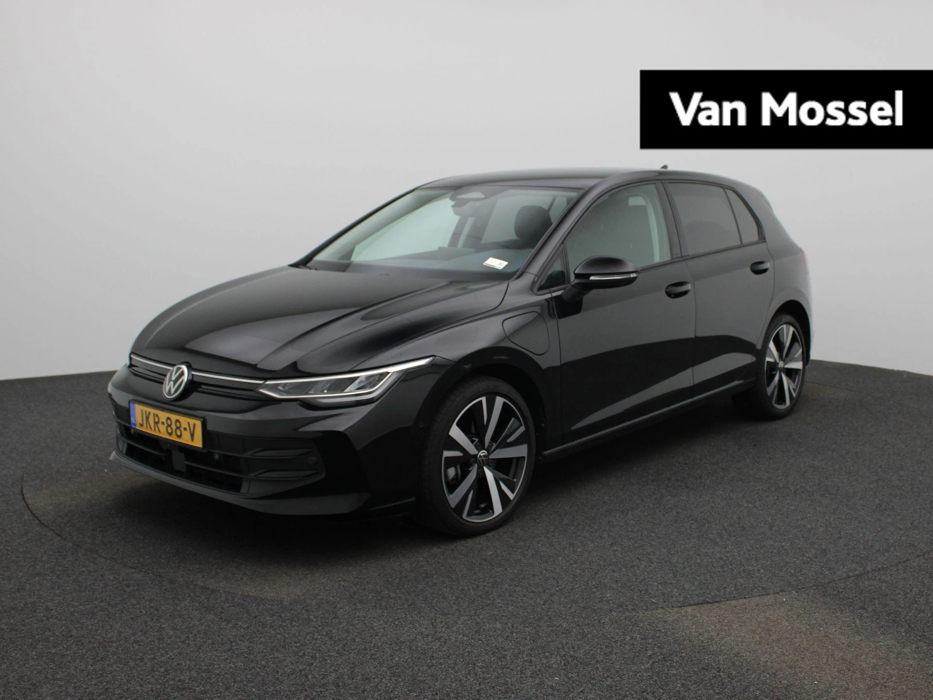 Volkswagen-Golf-image-0