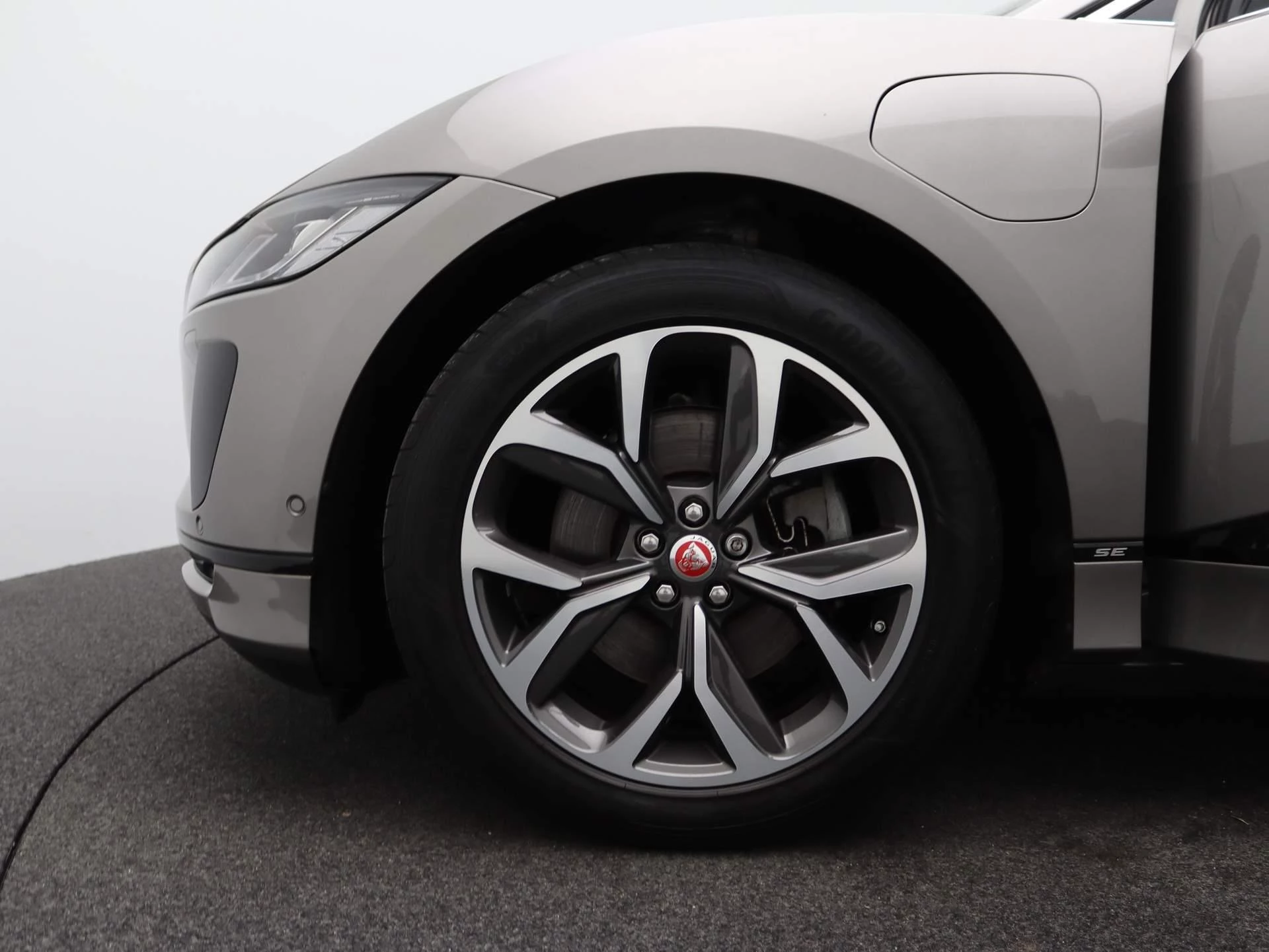 Jaguar-I-PACE-image-17