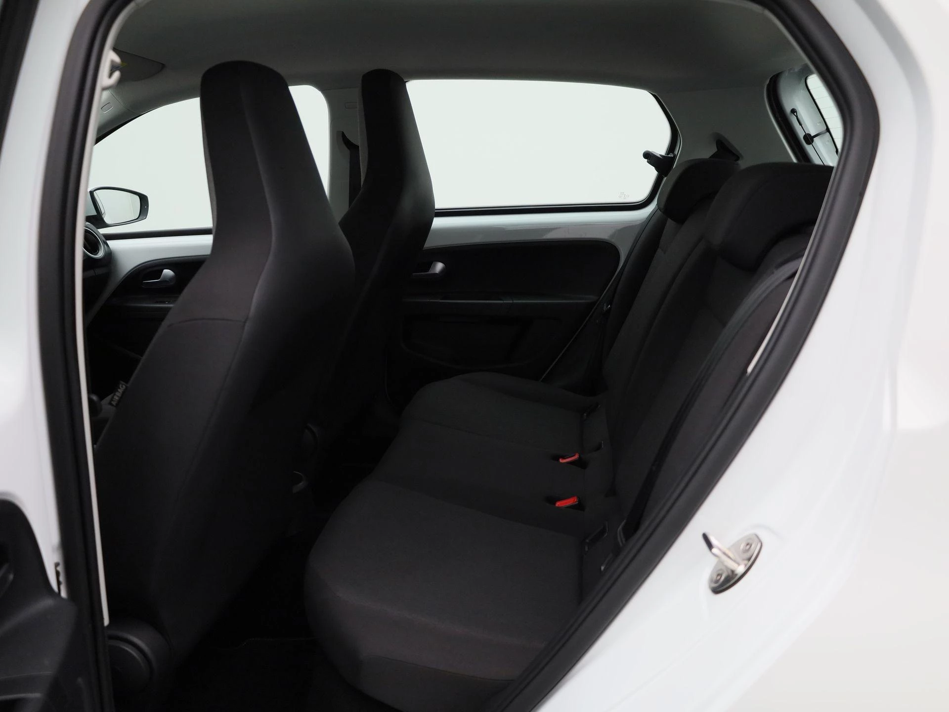 Volkswagen-up!-image-9