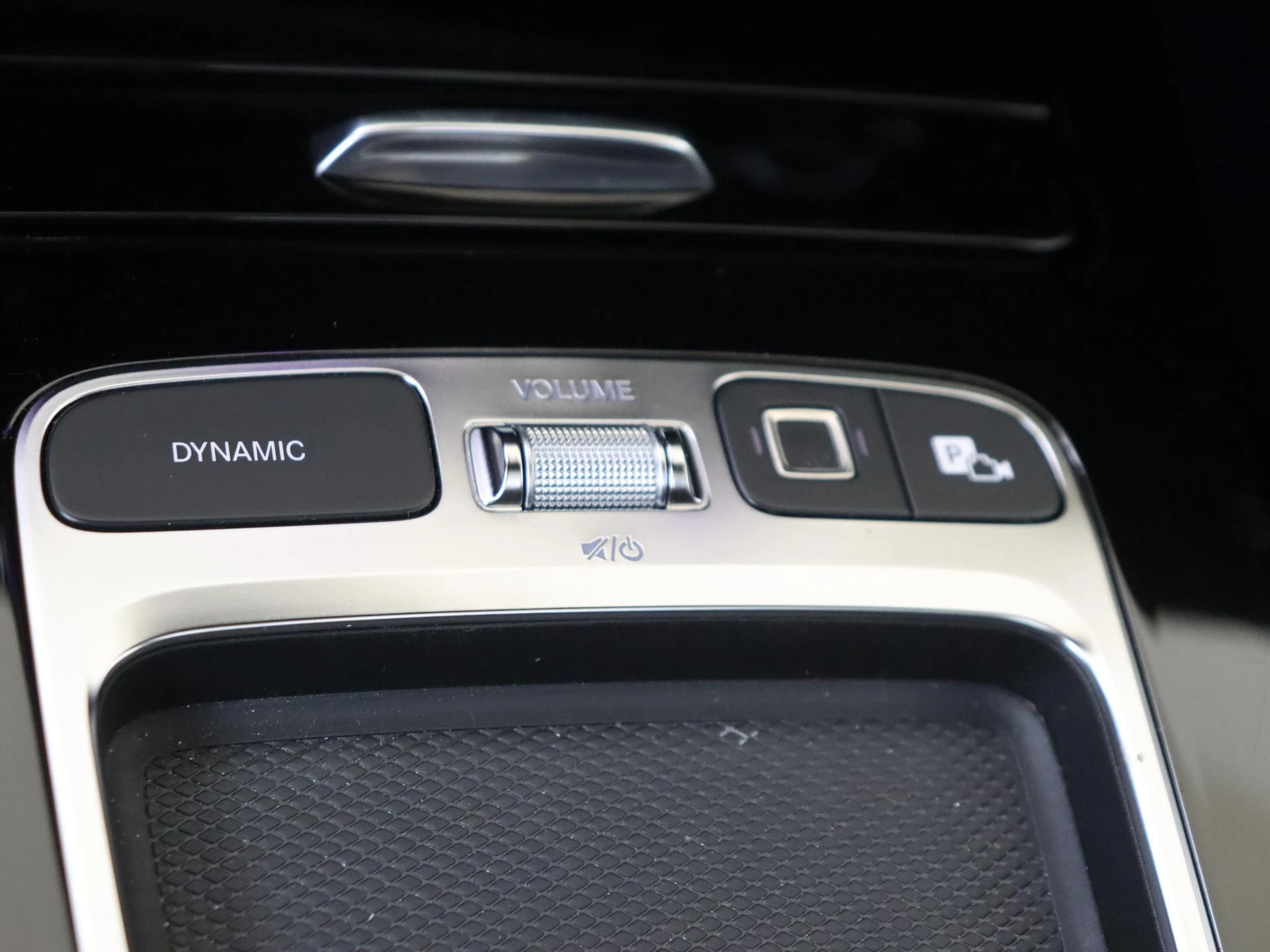Mercedes-Benz-CLA-image-20