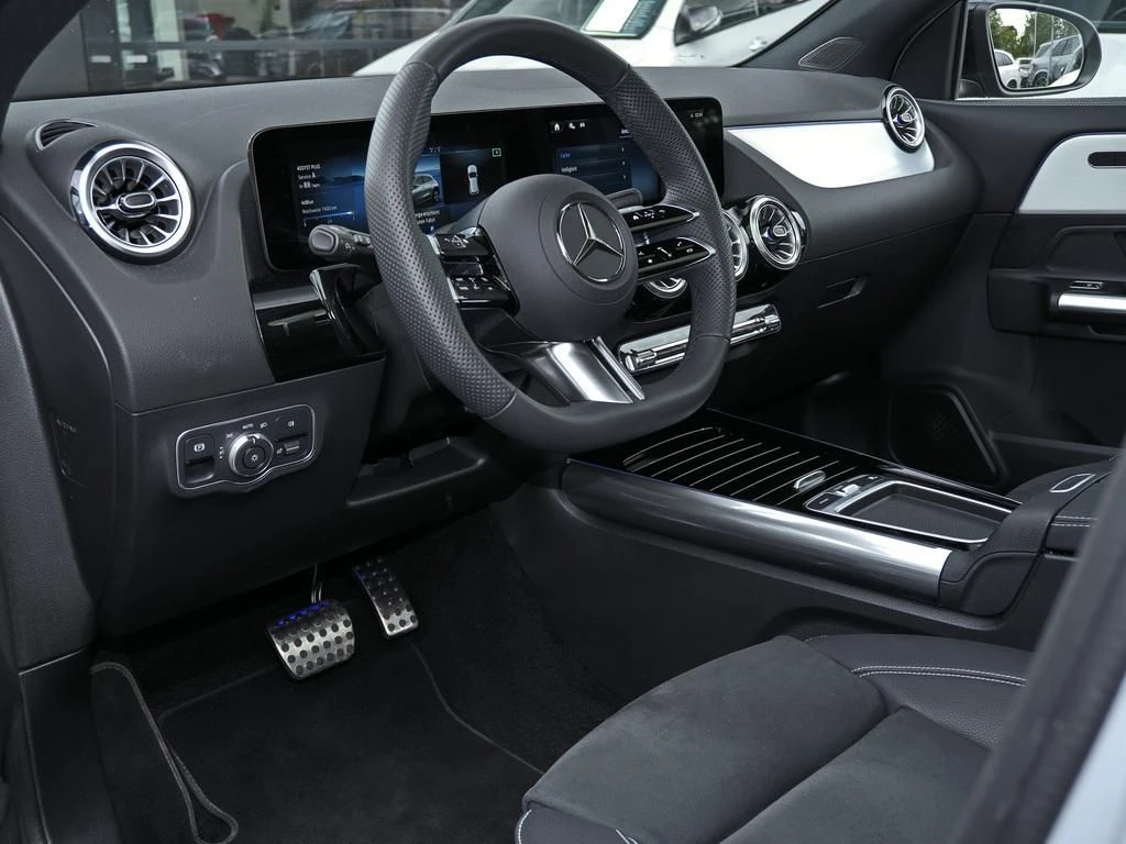 Mercedes-Benz-GLA 200 d-image-7