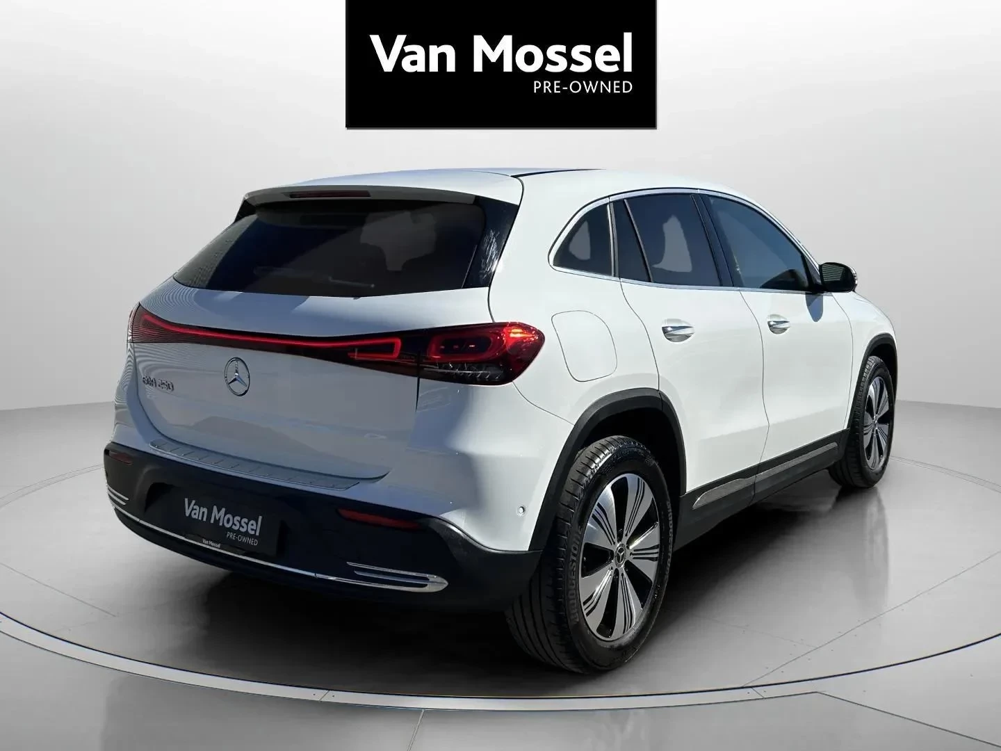 Mercedes-Benz-EQA-image-4