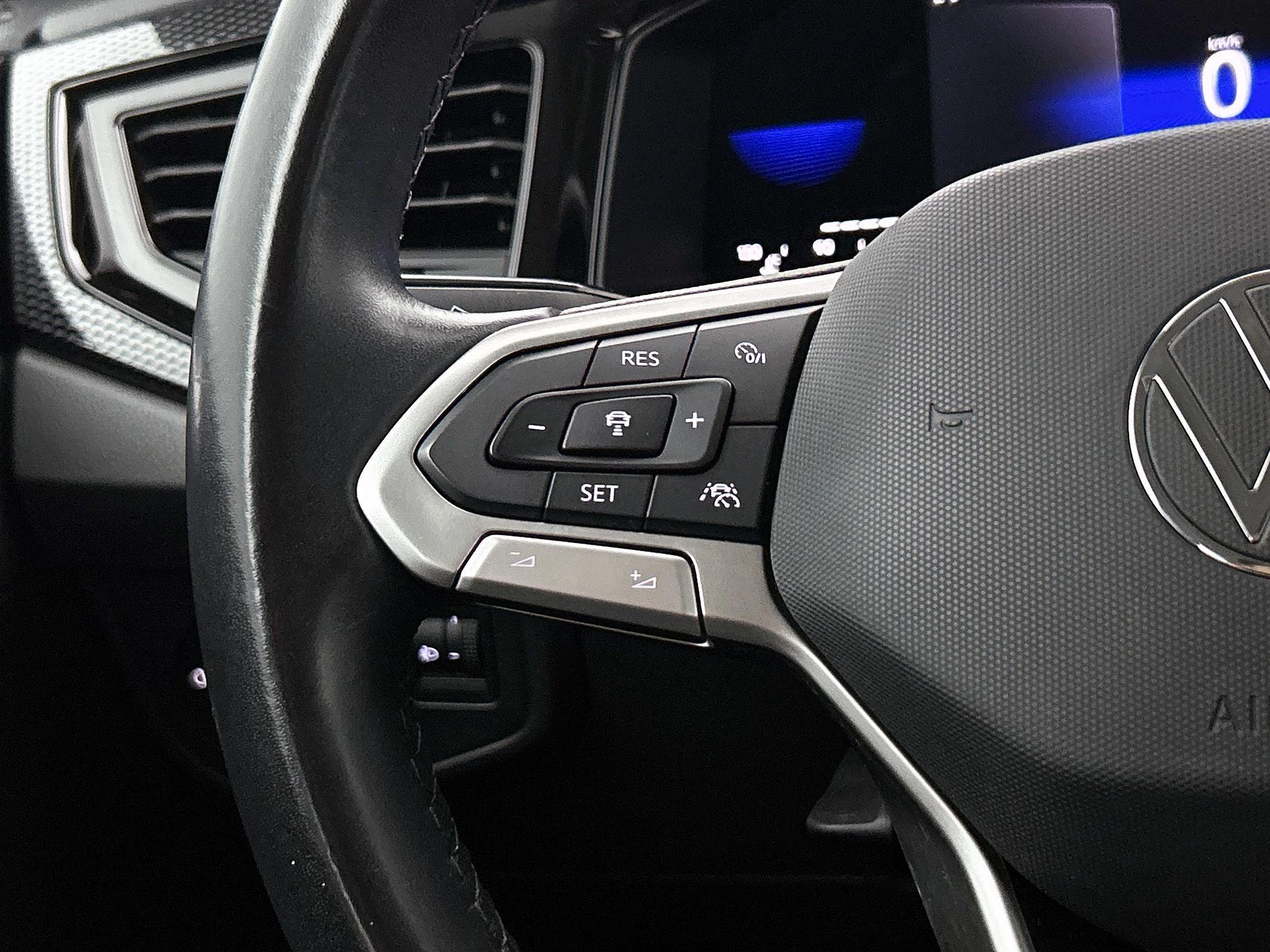 Volkswagen-Polo-image-7