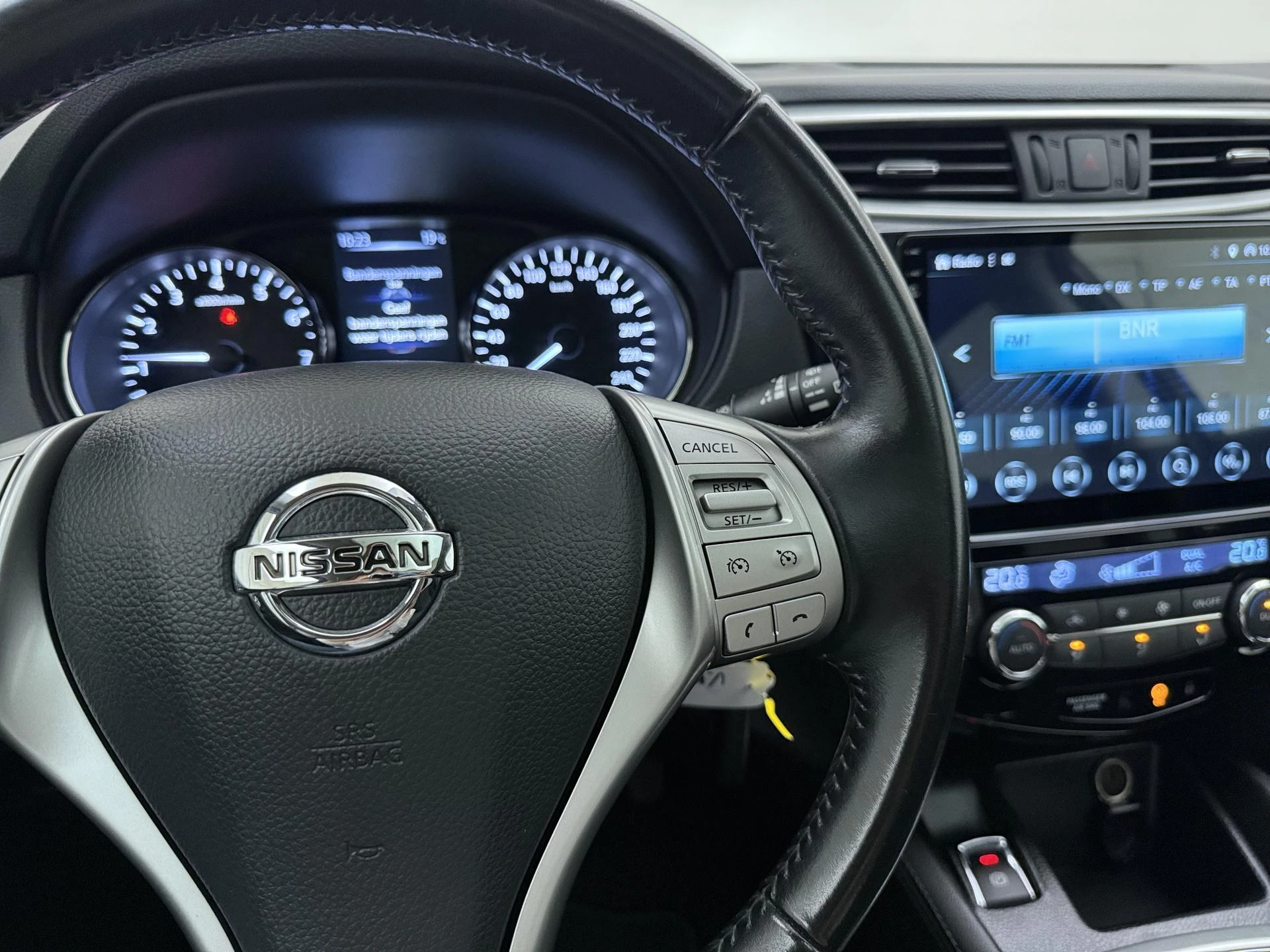 Nissan-QASHQAI-image-17
