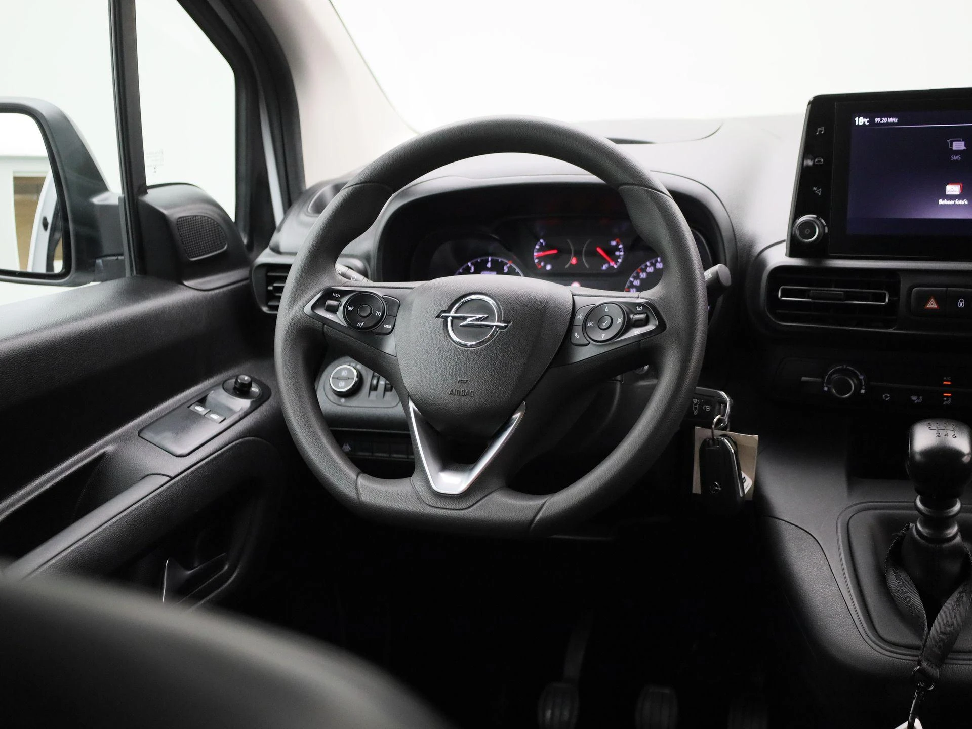 Opel-Combo Life-image-8