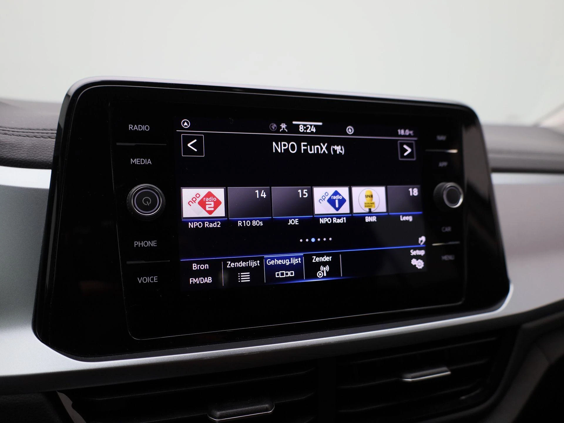 Volkswagen-T-Roc-image-26