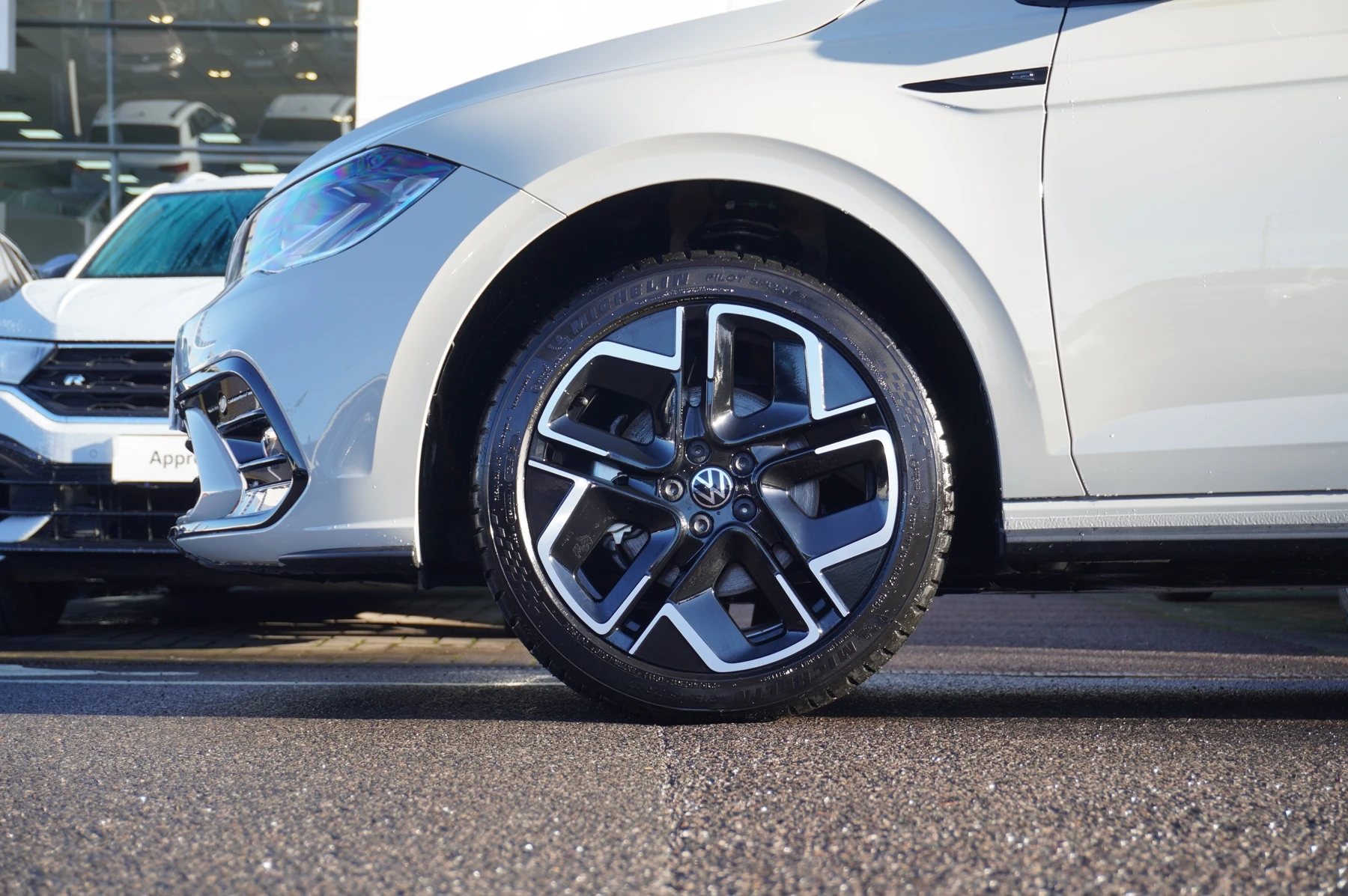 Volkswagen-Polo-image-4