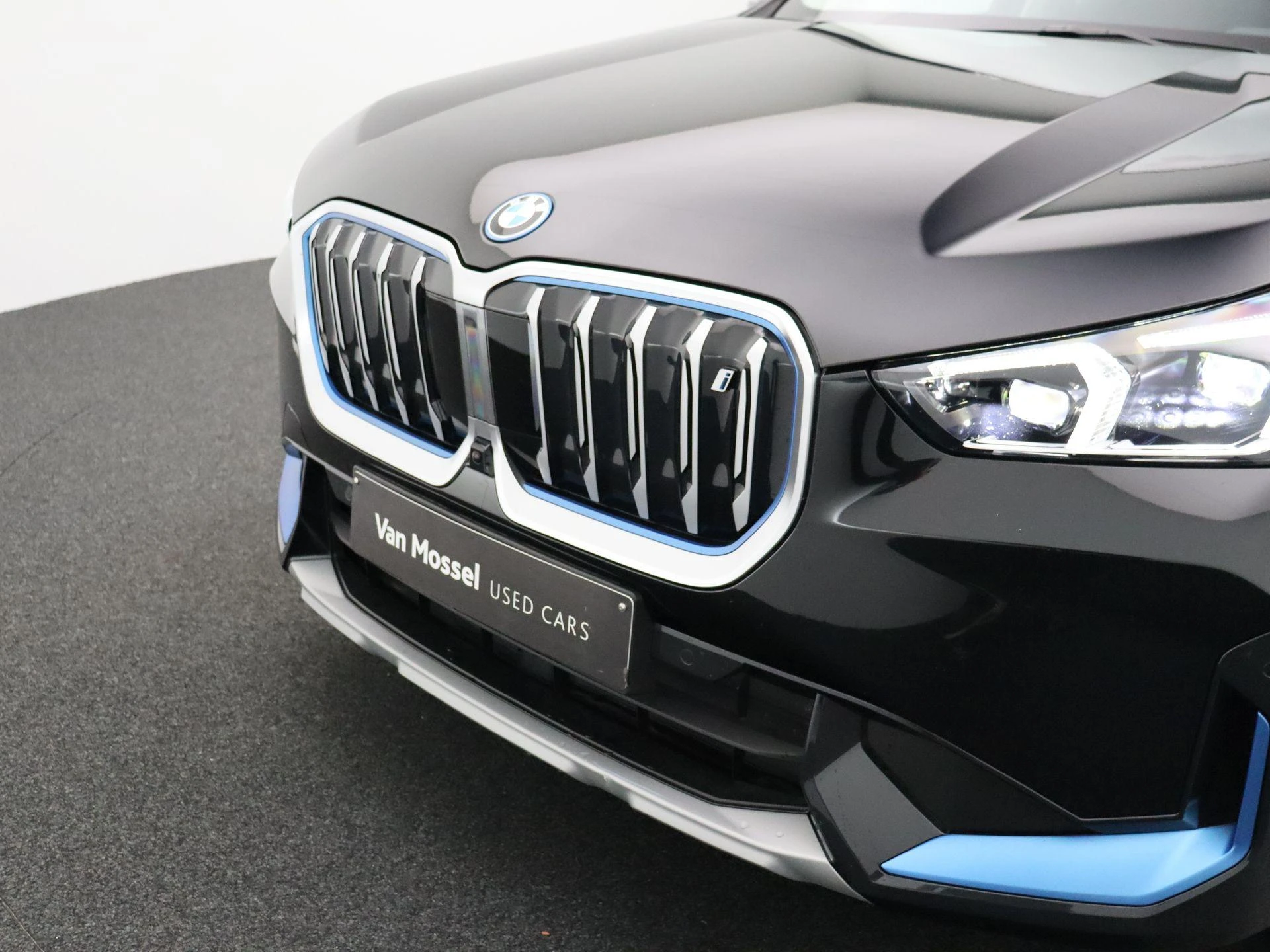 BMW-iX1-image-22