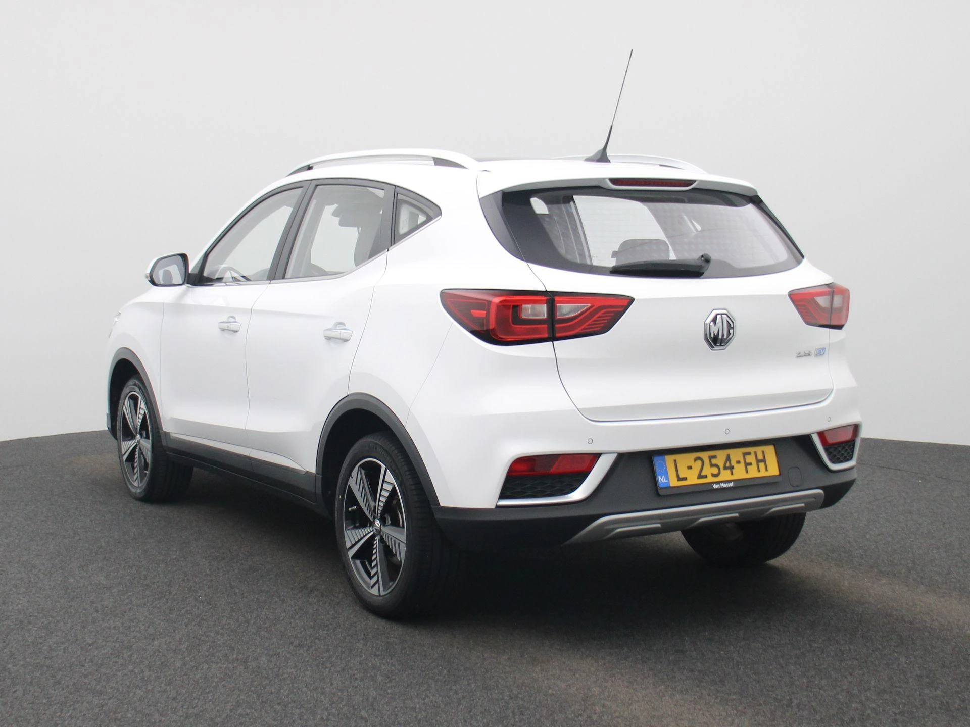 MG-ZS EV-image-1