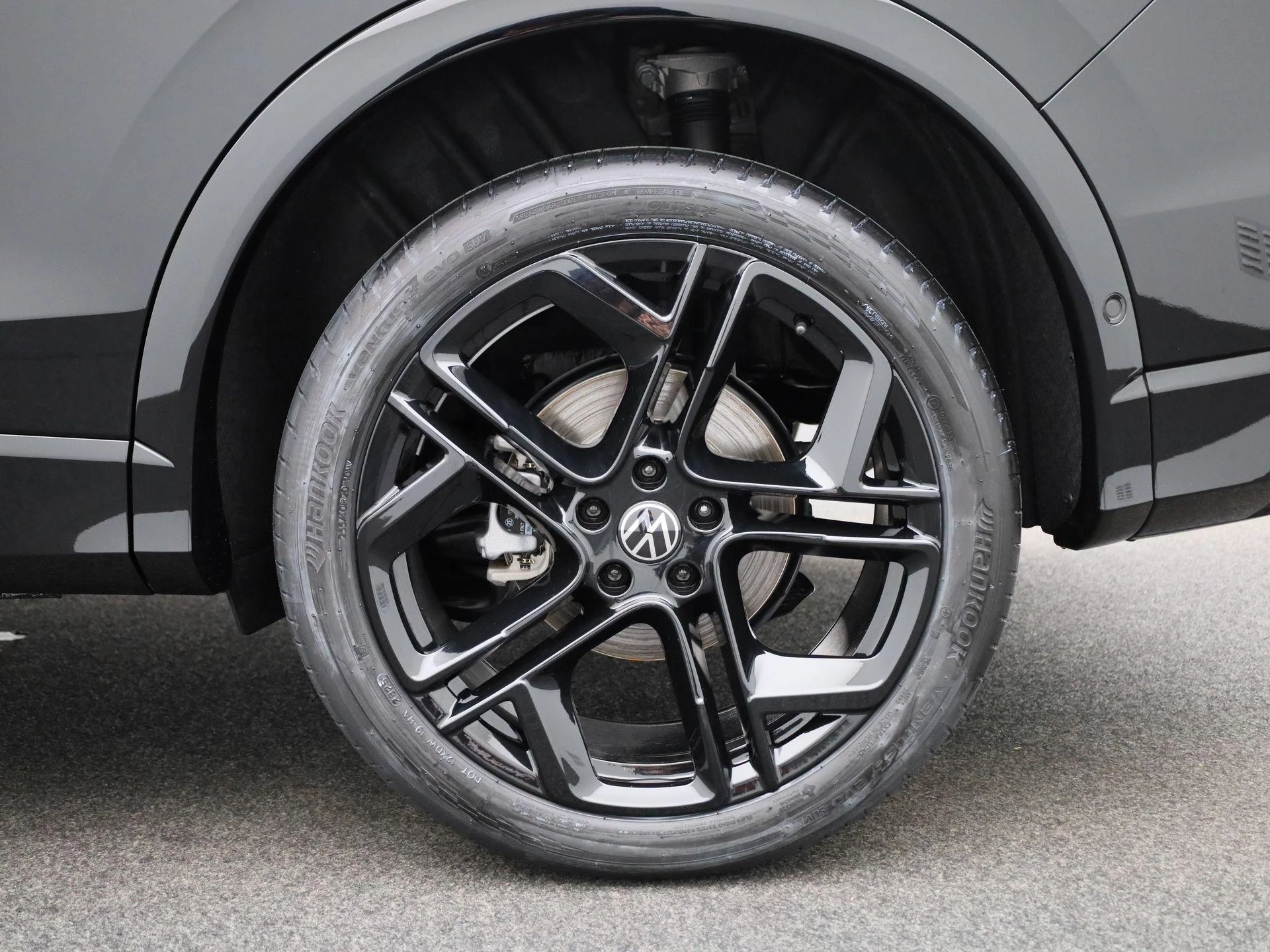 Volkswagen-Tiguan-image-12