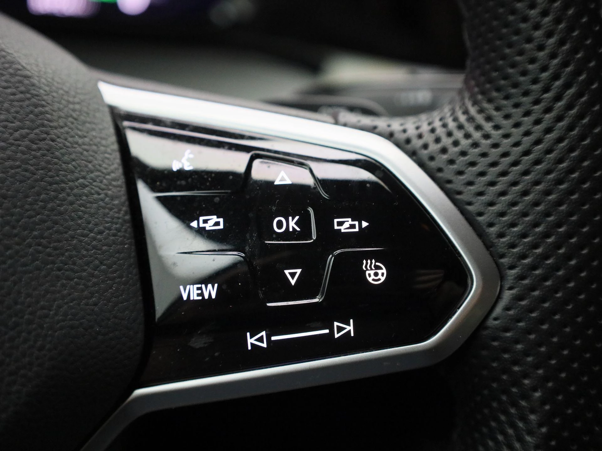 Volkswagen-Golf-image-24