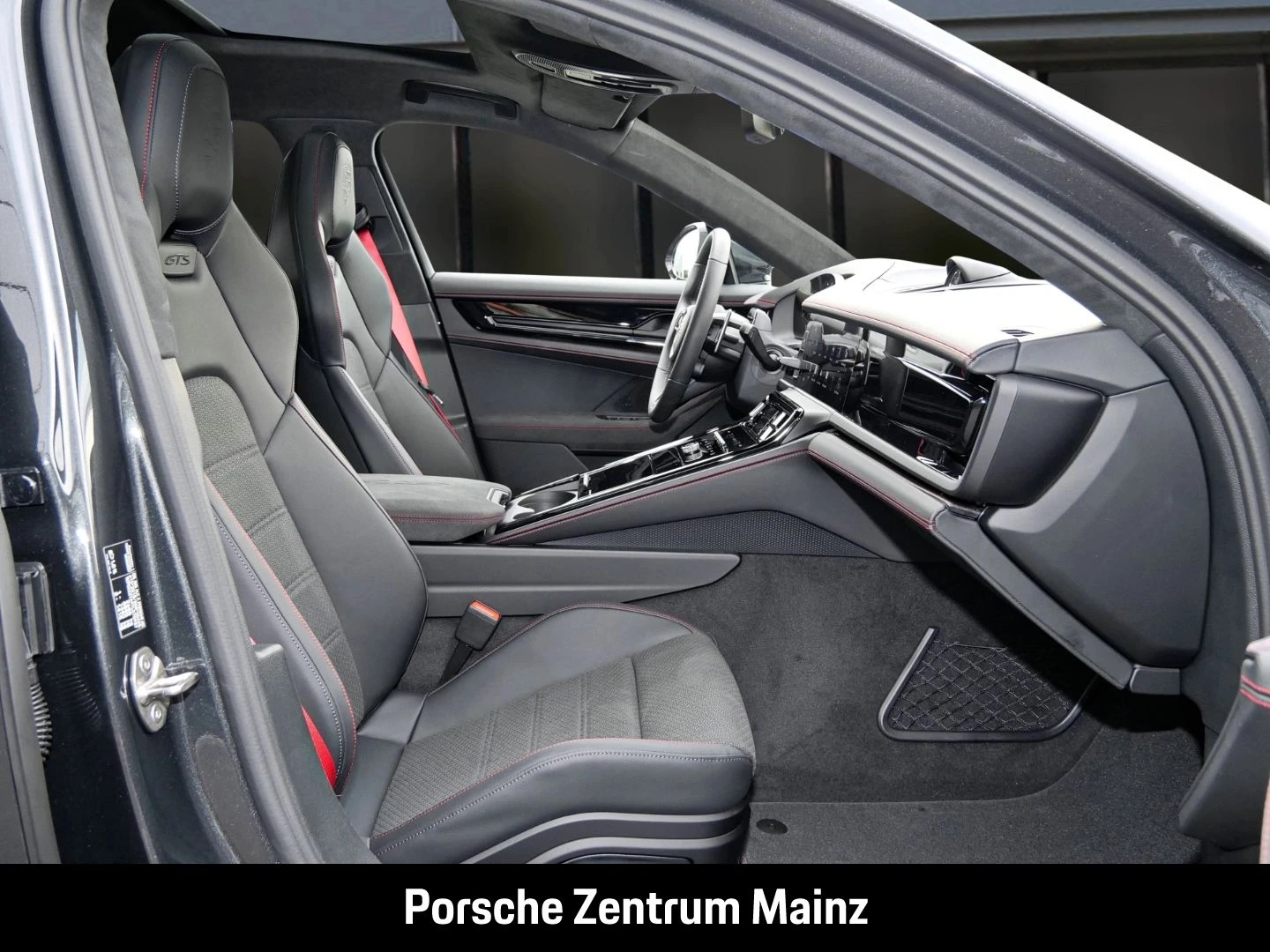 Porsche-Panamera-image-19