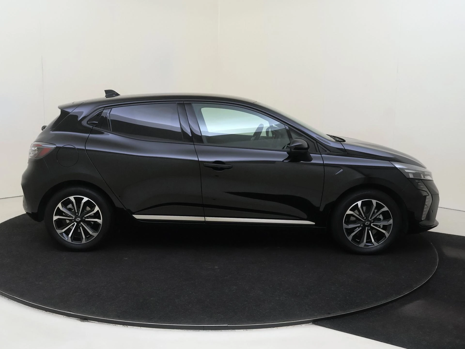 Renault-Clio-image-8