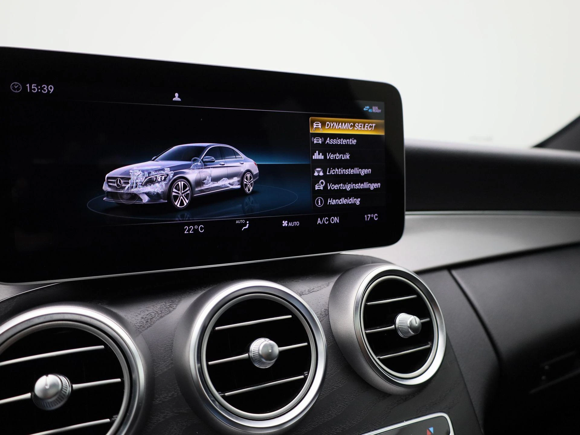 Mercedes-Benz-C-Klasse-image-22