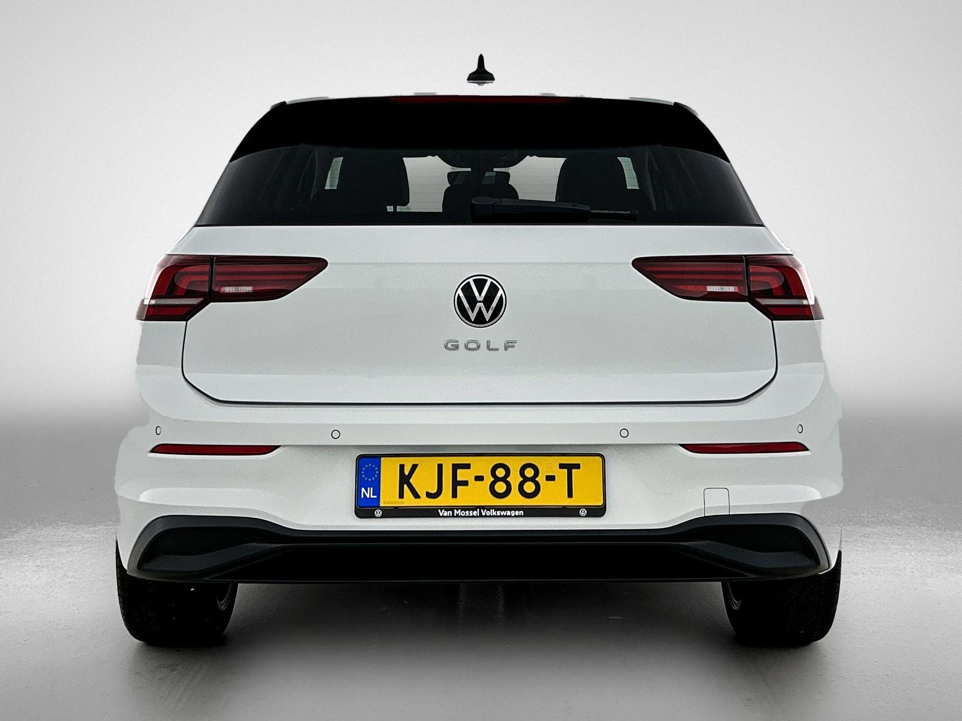 Volkswagen-Golf-image-2