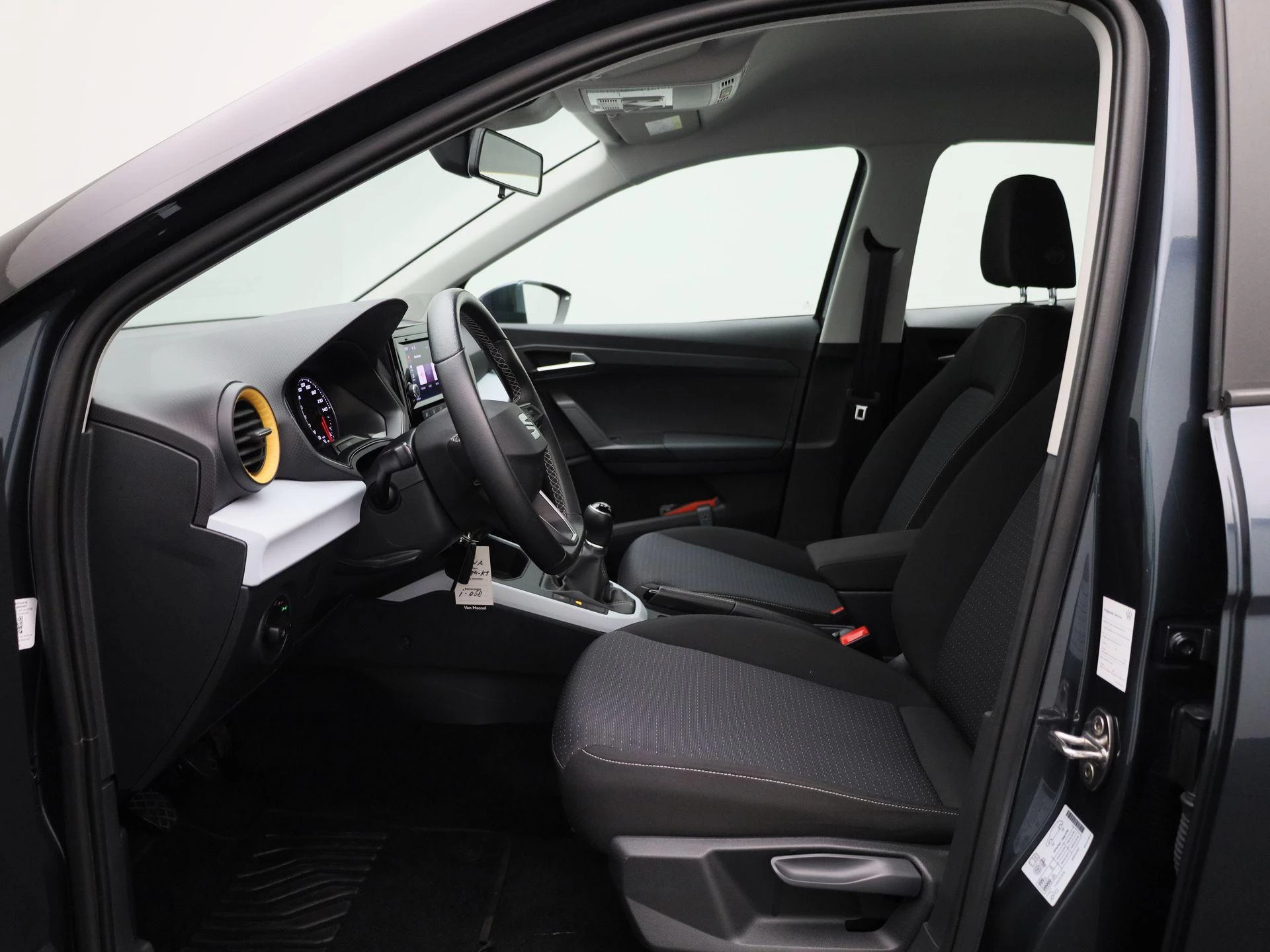 SEAT-Arona-image-8