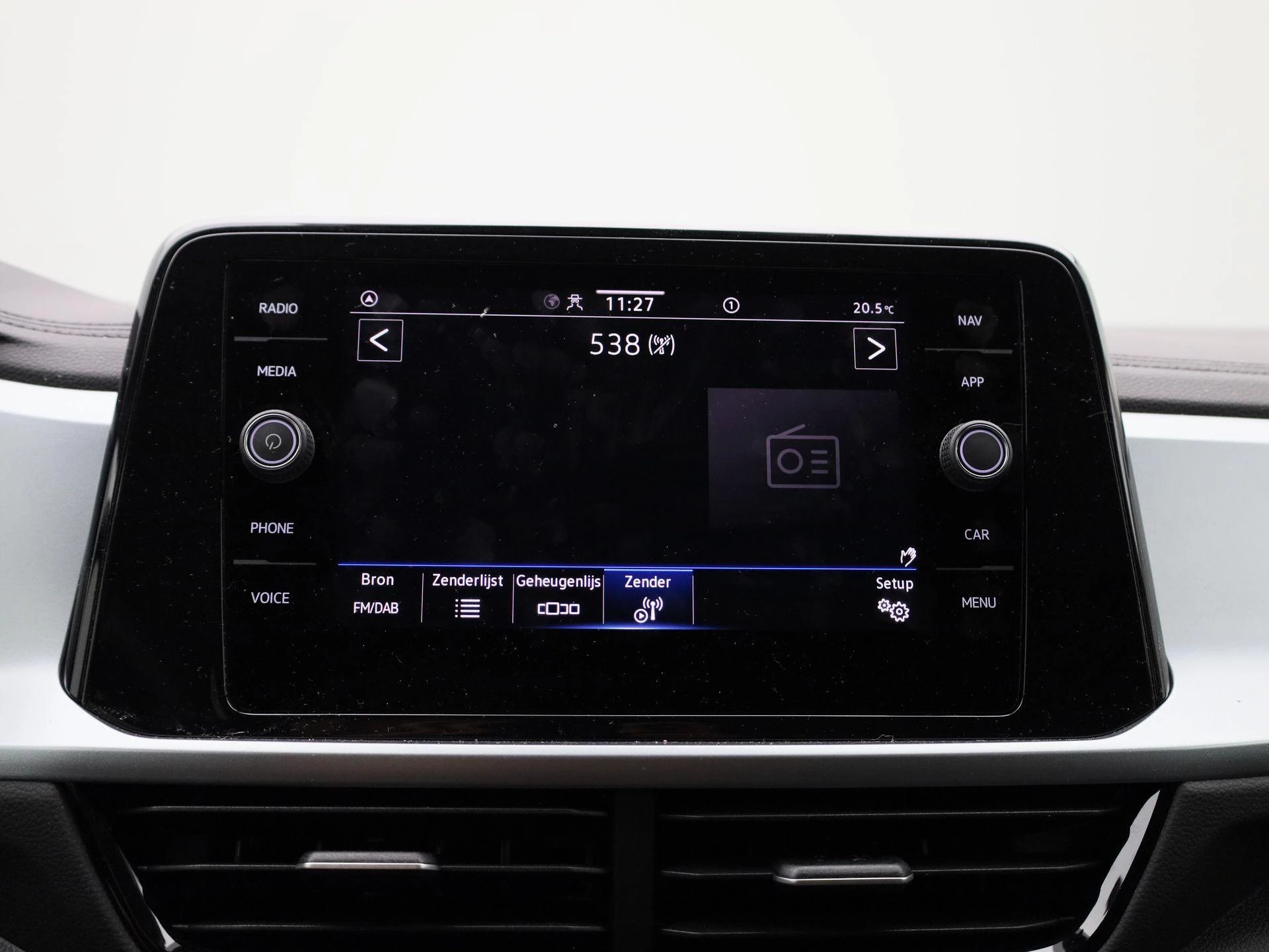 Volkswagen-T-Roc-image-19