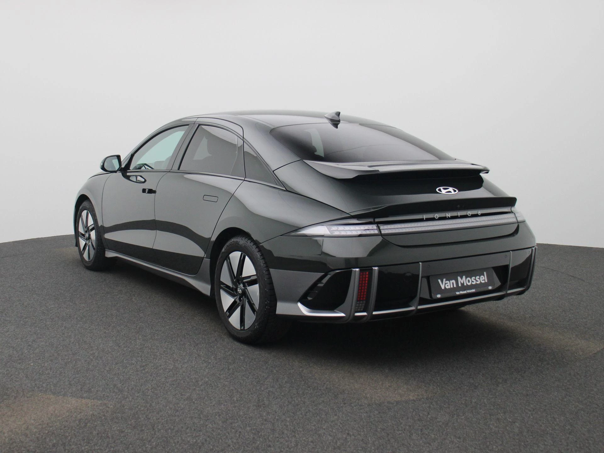 Hyundai-IONIQ 6-image-1